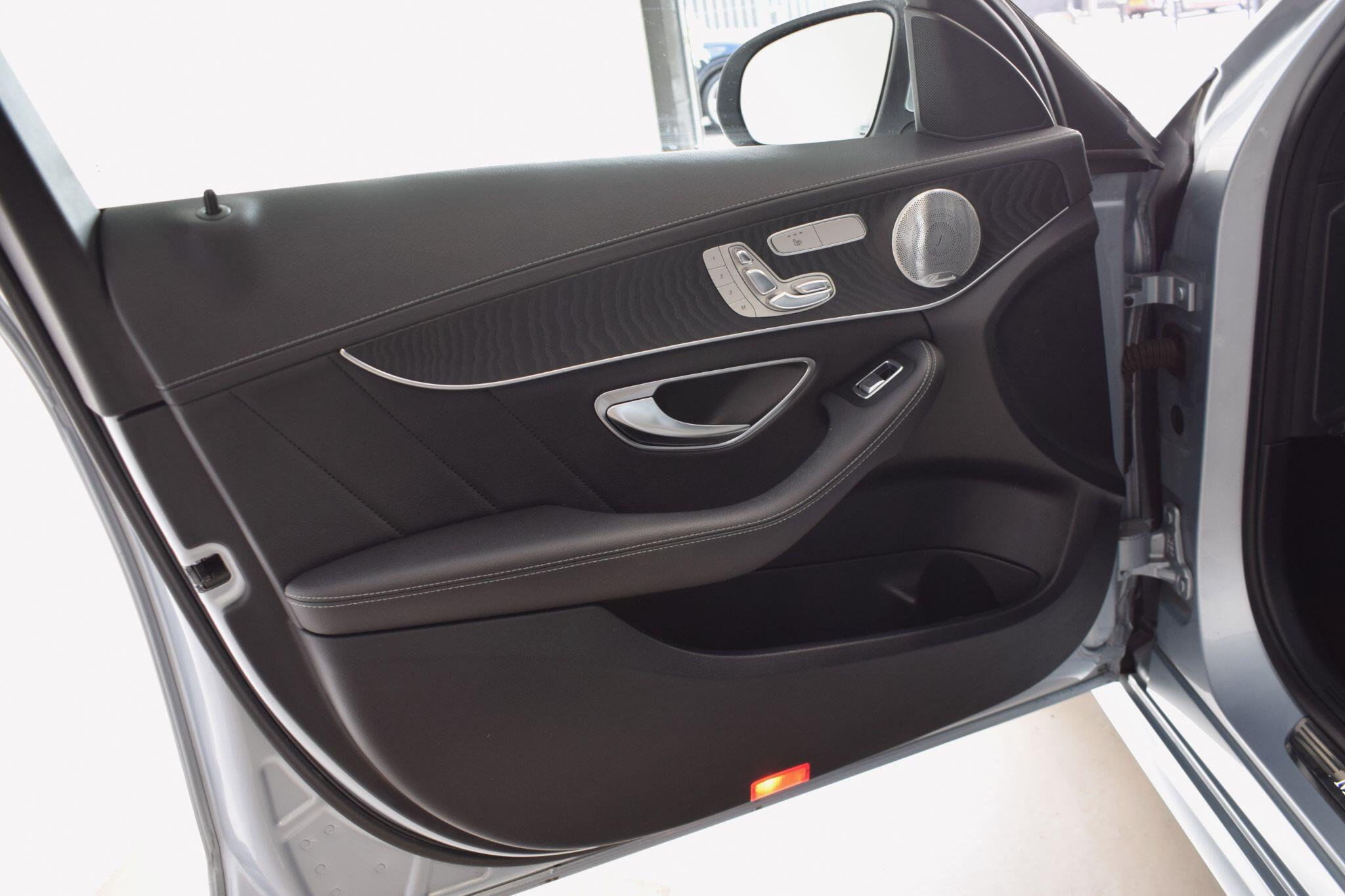 Mercedes-Benz C-Class view 24