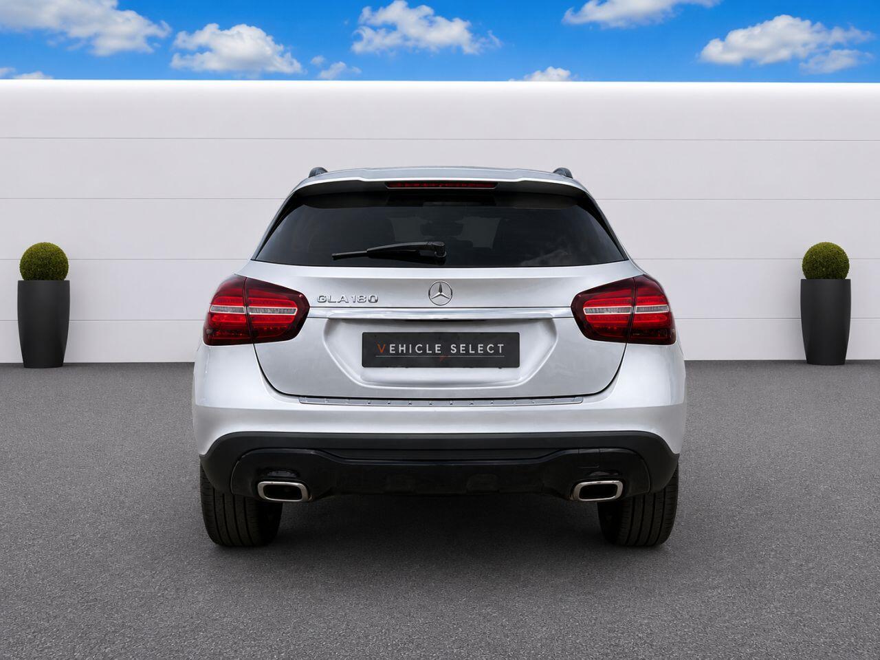 Mercedes-Benz Gla view 11