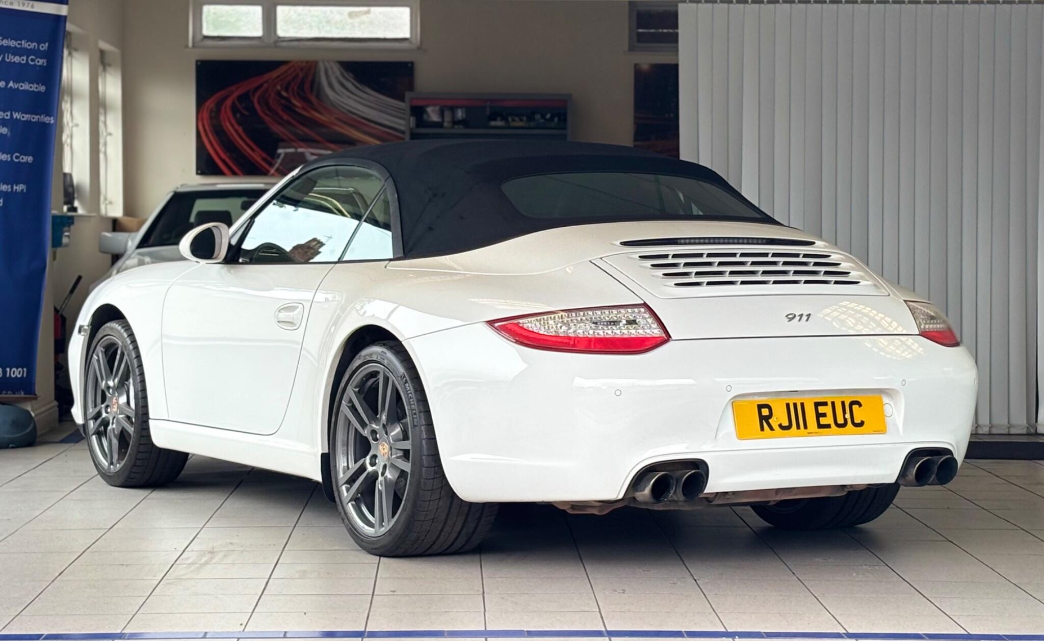 Porsche 911 view 8