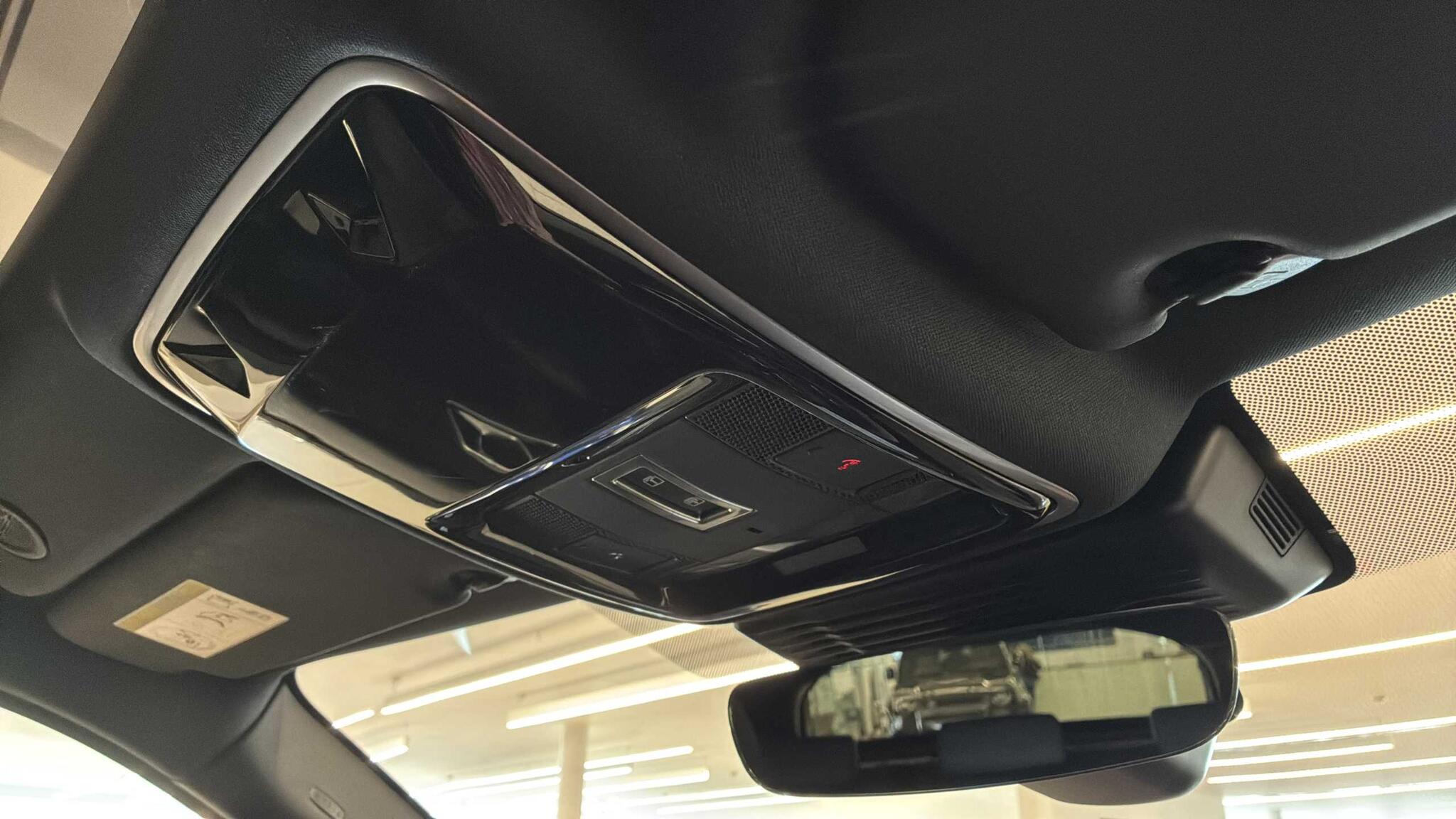 Land Rover Range Rover Velar view 35