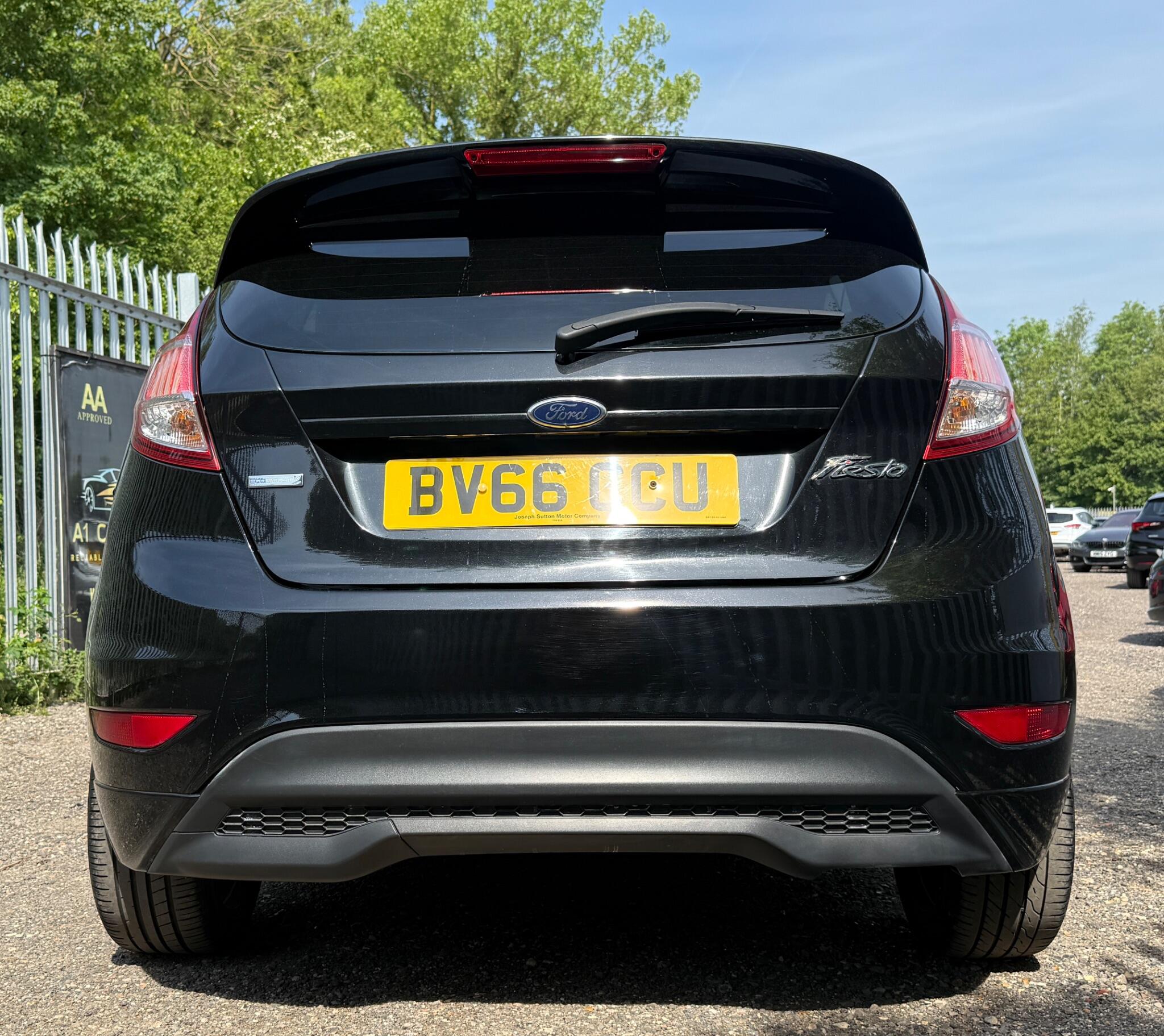 2016 Ford Fiesta image 11