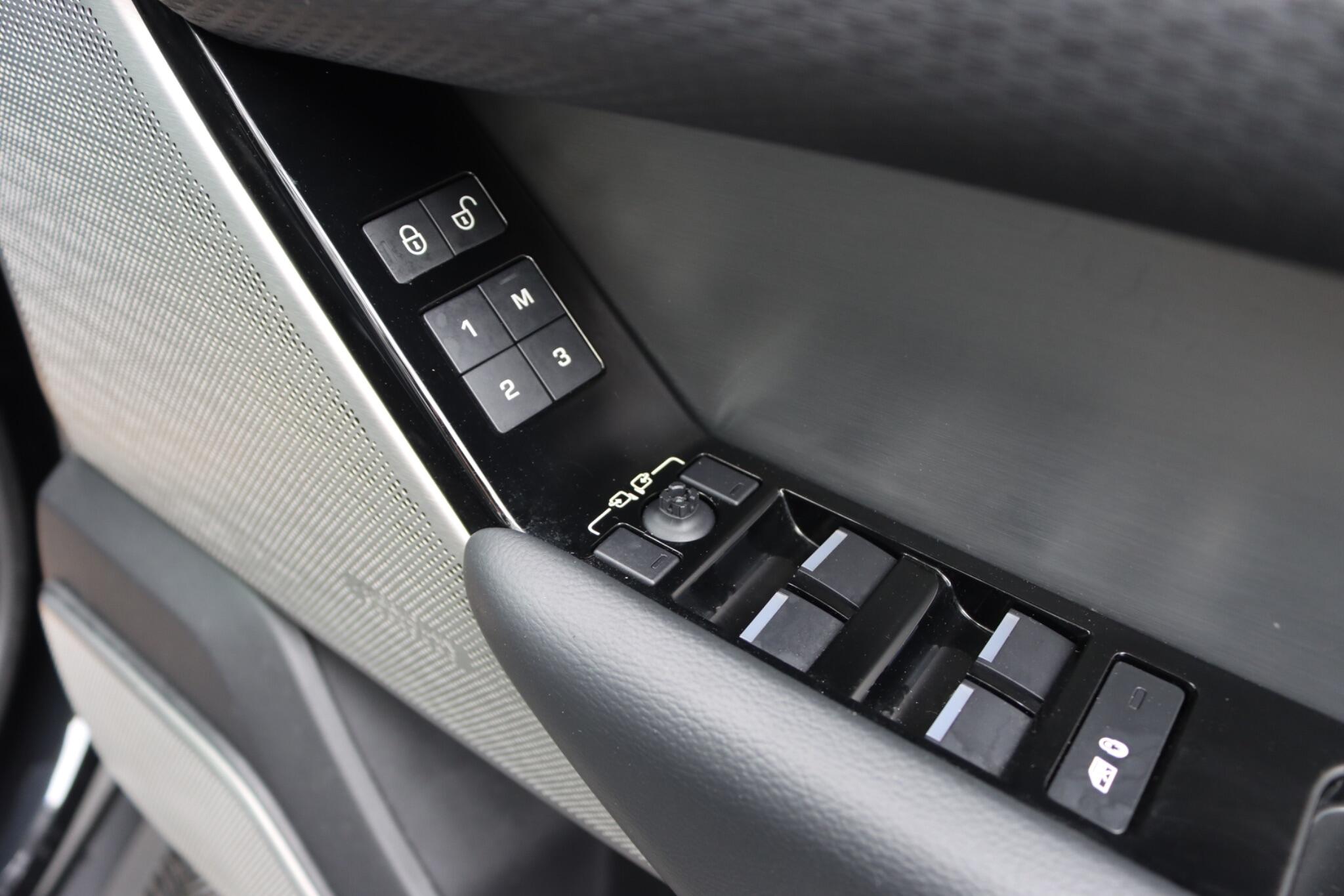 Land Rover Range Rover Velar view 34