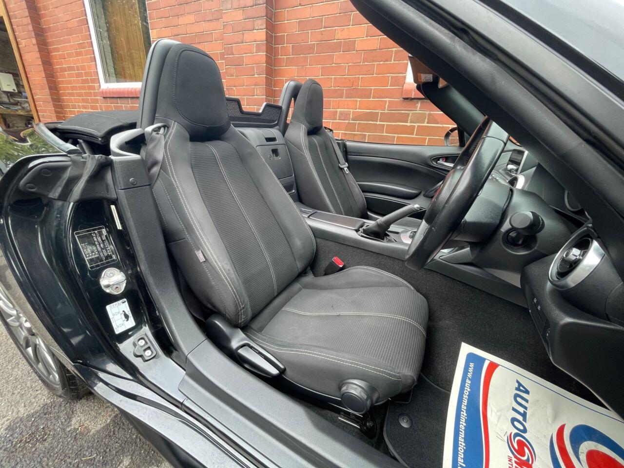 Fiat 124 Spider view 11