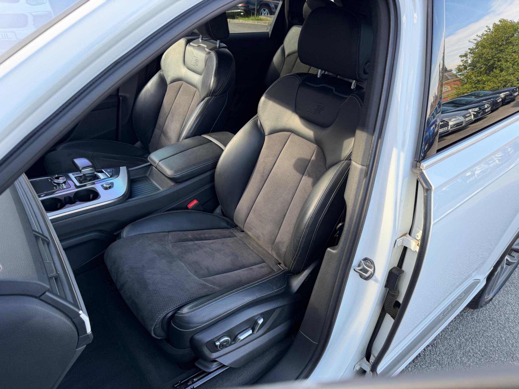 Audi Q7 view 16