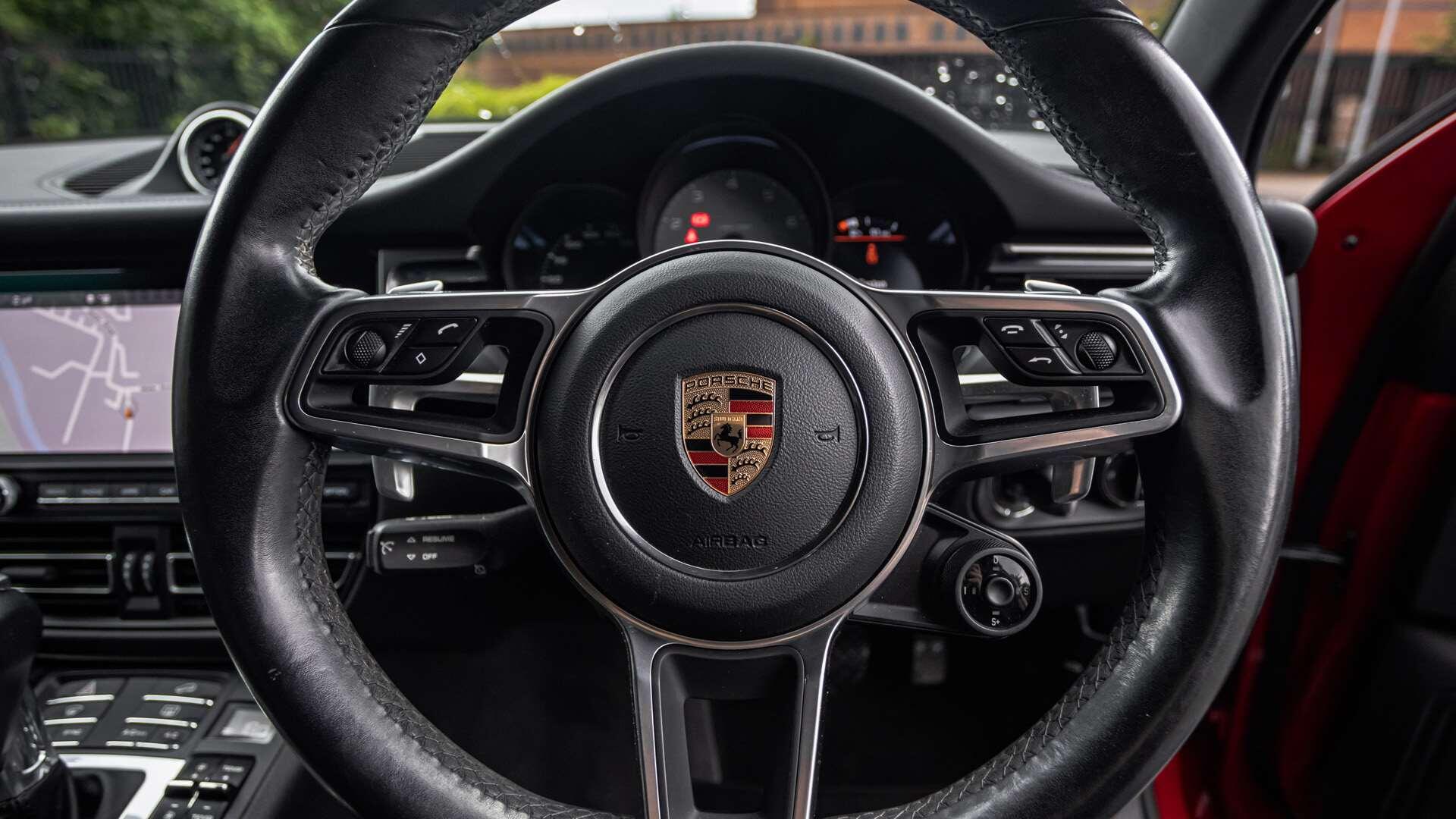 Porsche Macan view 11