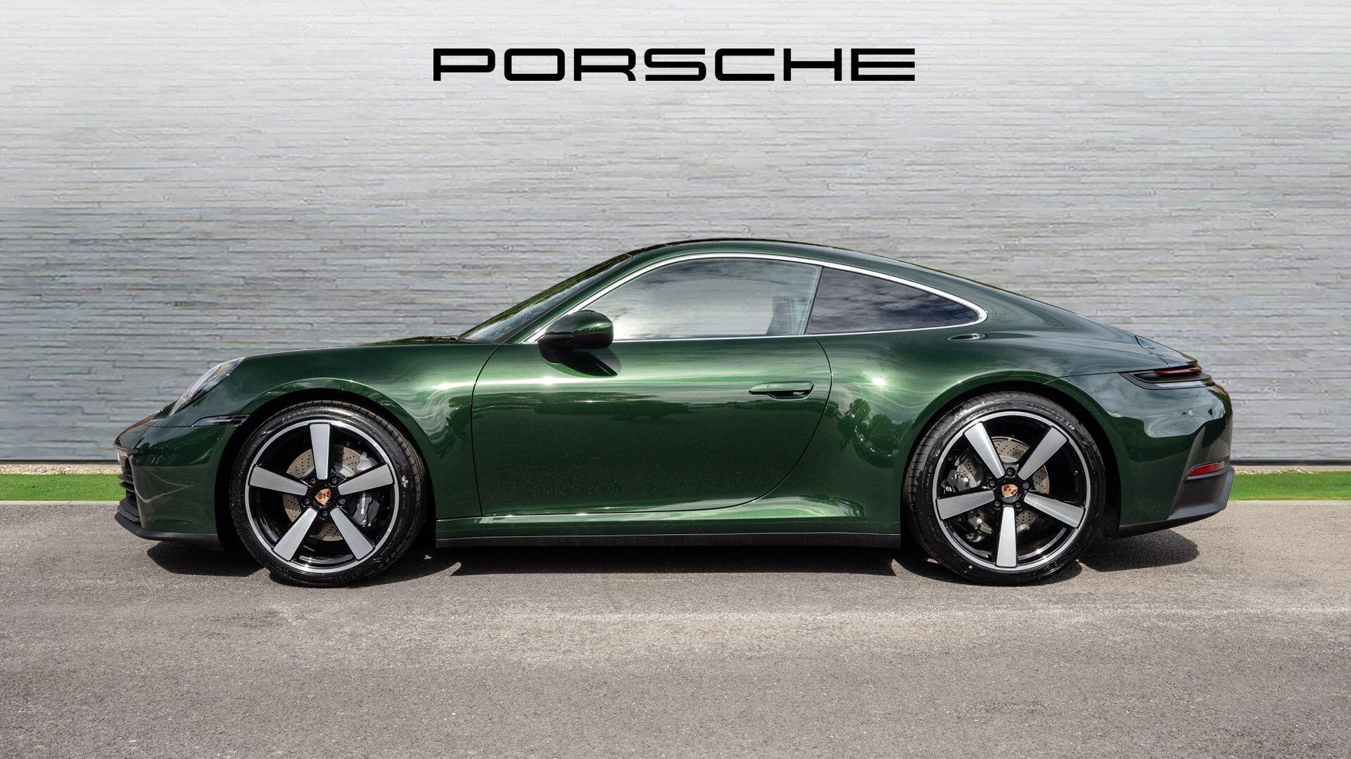 Porsche 911 view 5