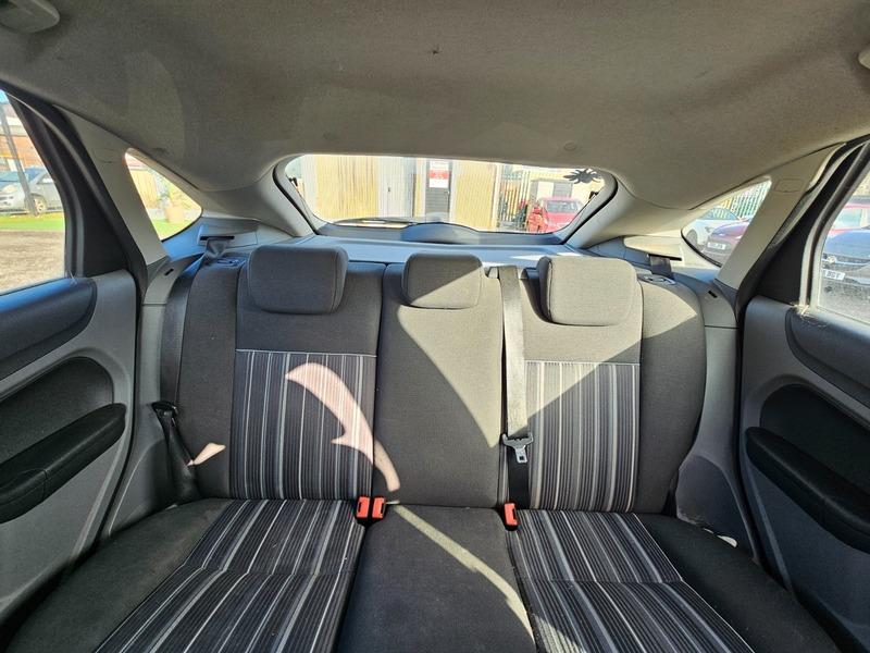 2008 Ford Focus image 13