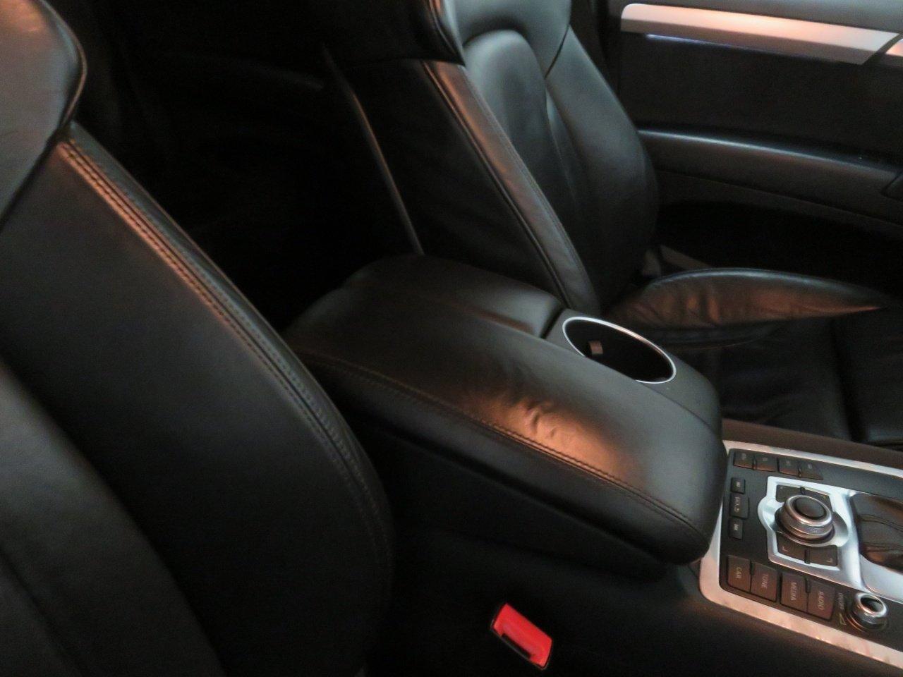 Audi Q7 view 42