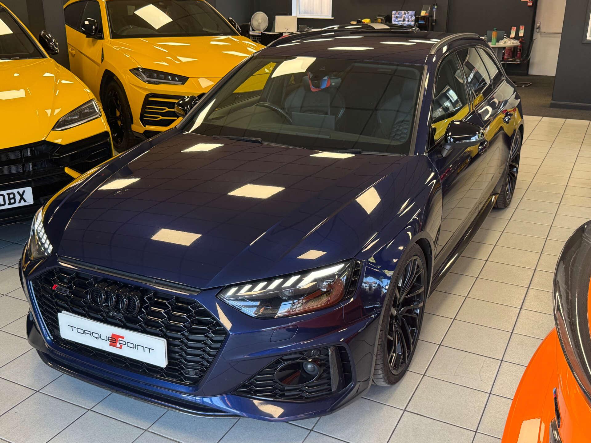 Audi RS4 view 31