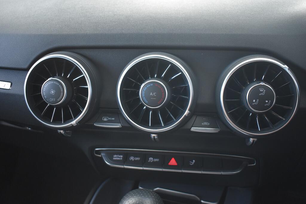 Audi TT view 51