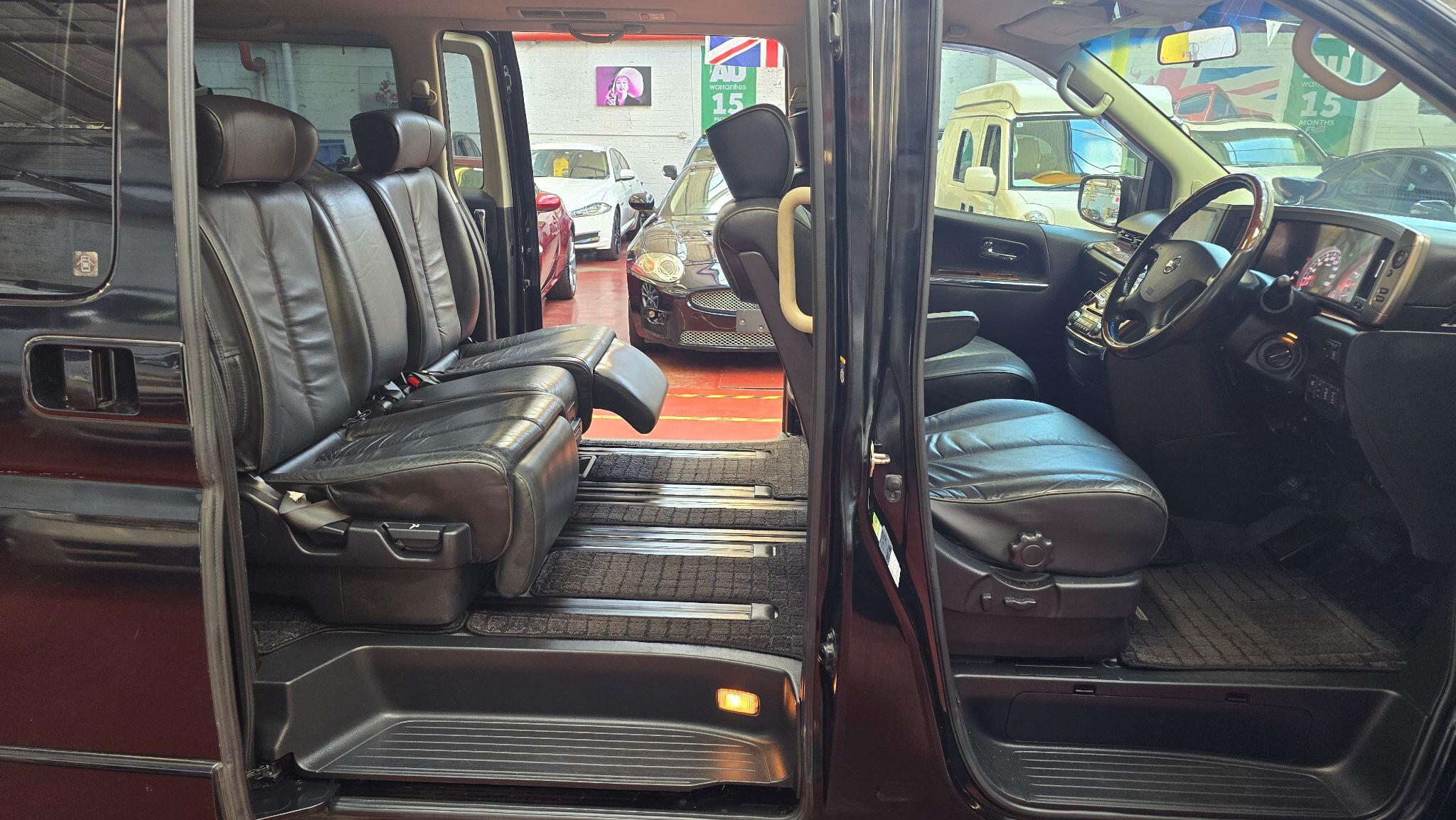 Nissan Elgrand view 5
