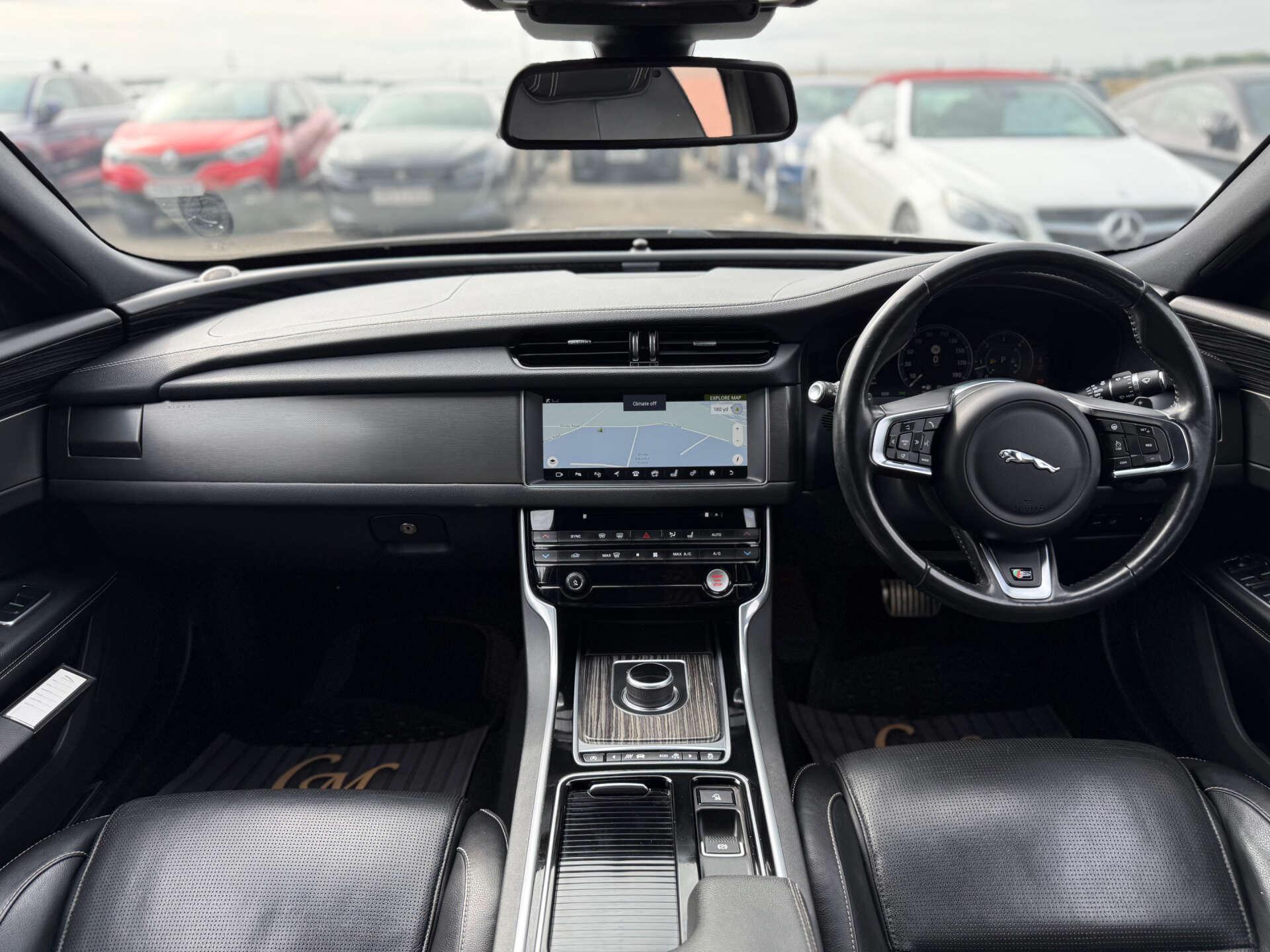 Jaguar XF view 64