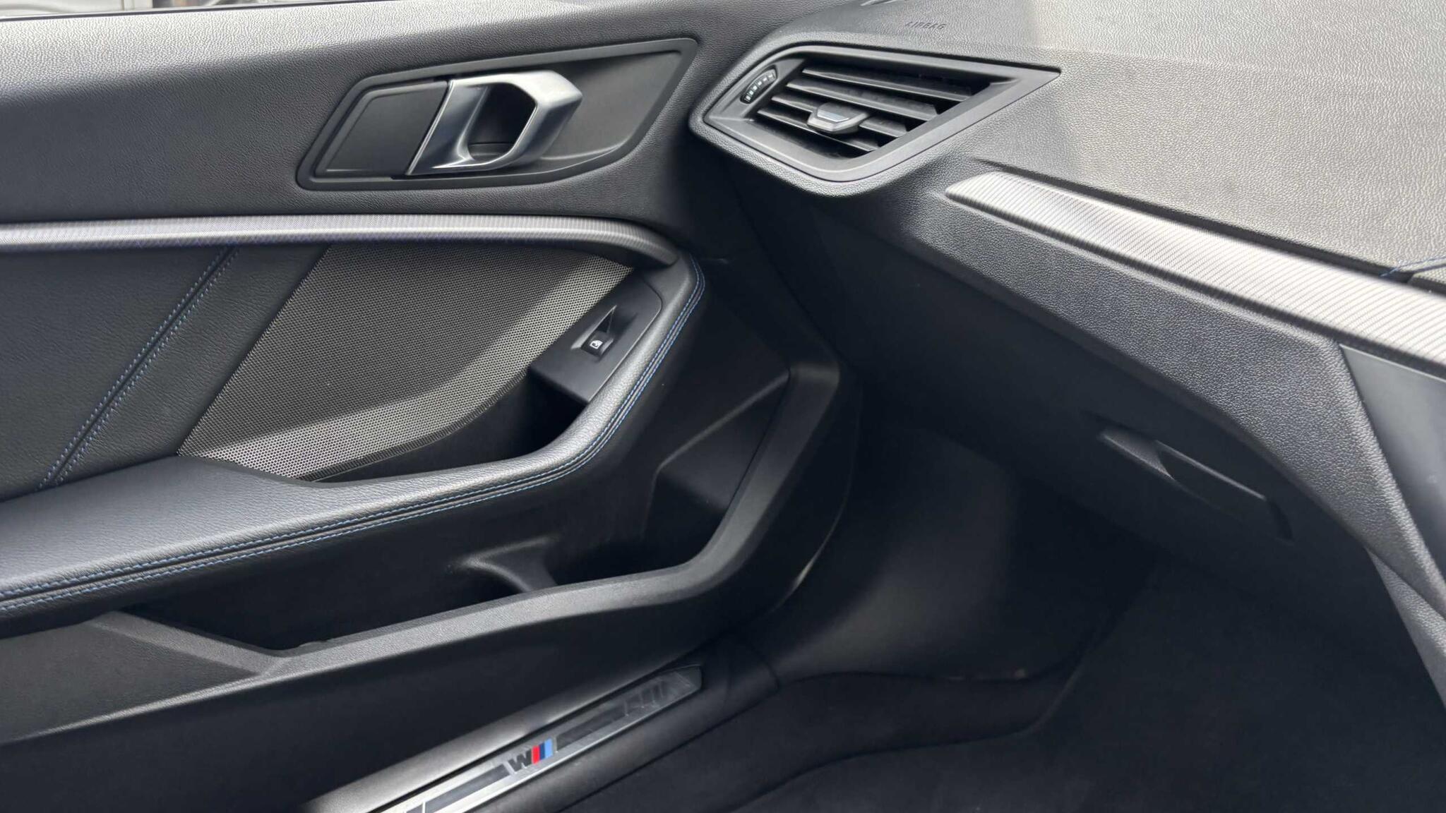 BMW 1 Series view 25