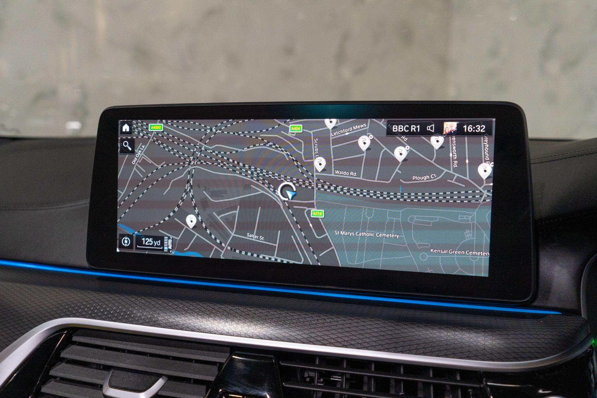 BMW 5 Series view 22