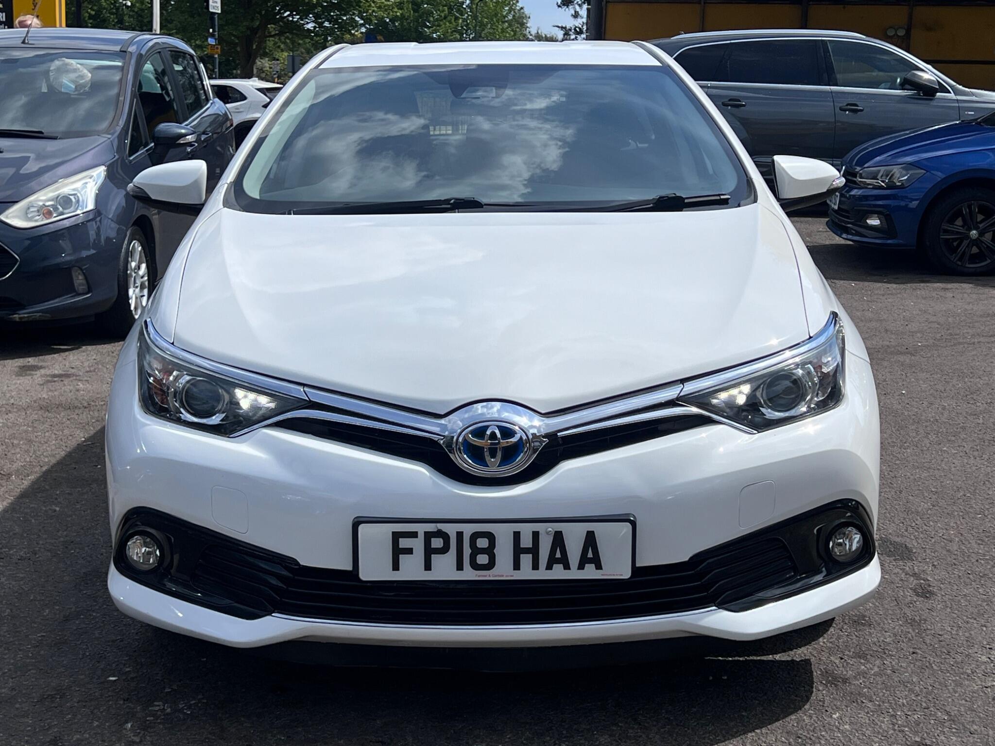 Toyota Auris view 3