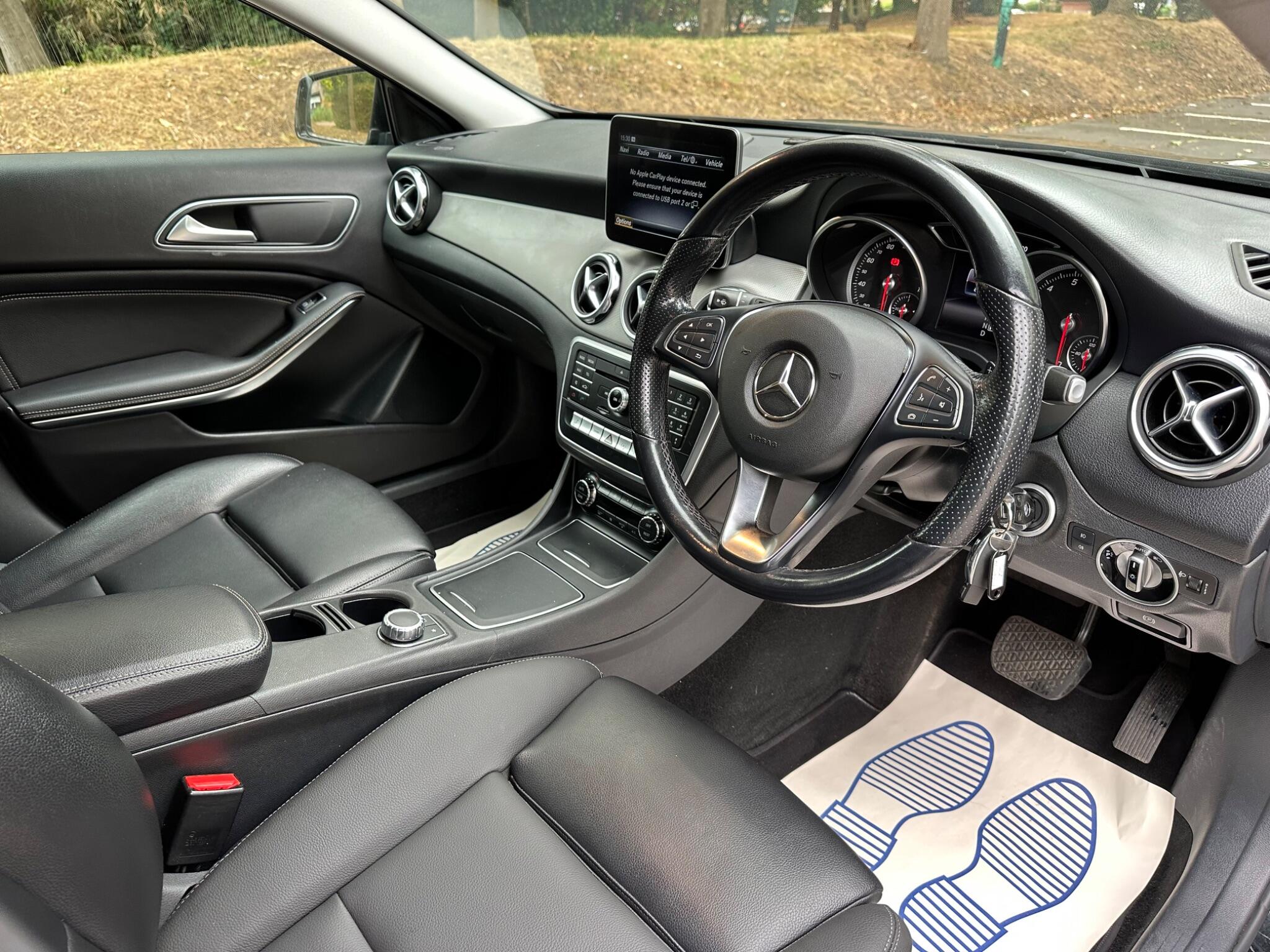 Mercedes-Benz GLA view 11