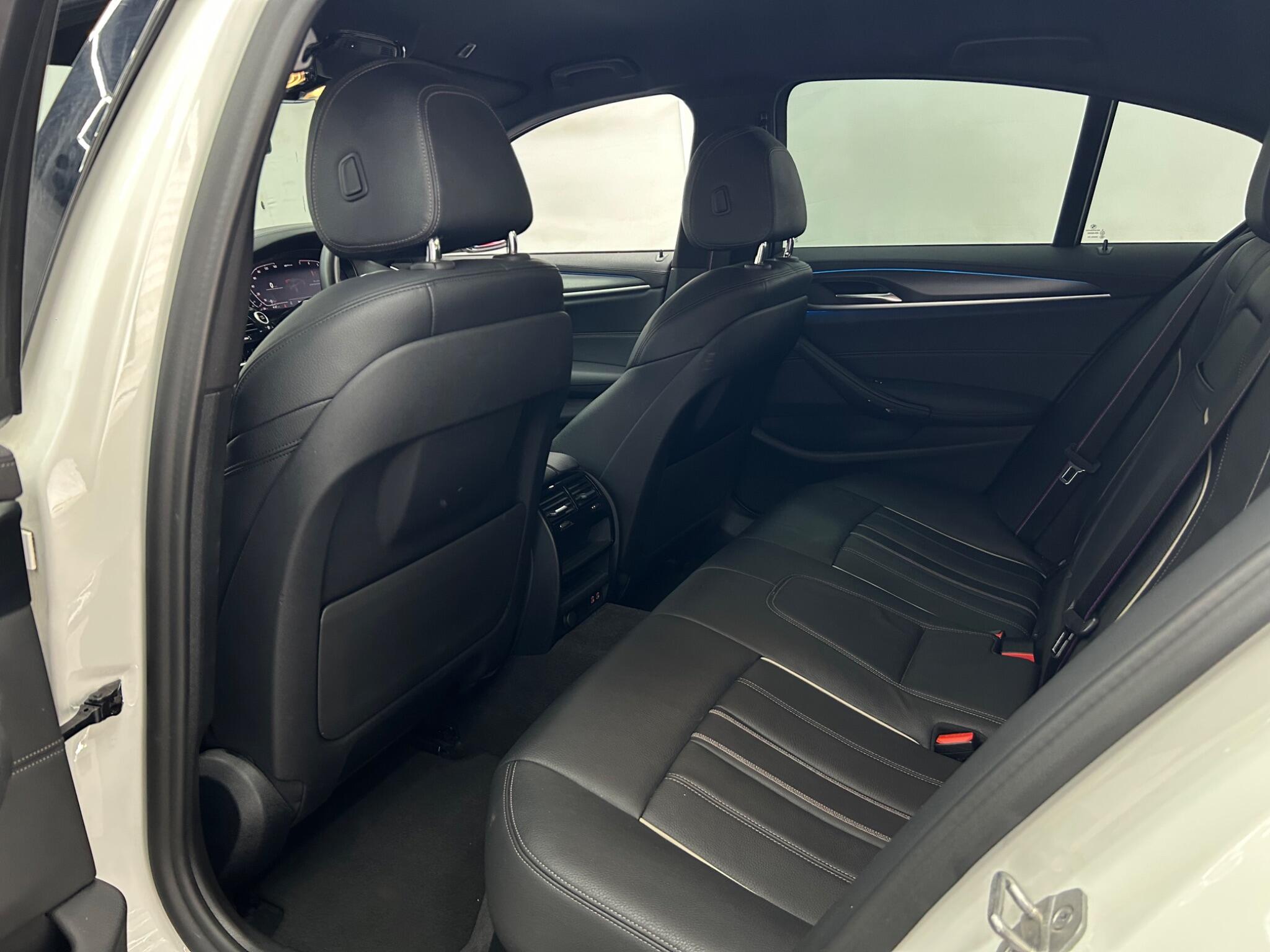 BMW 5 Series view 21