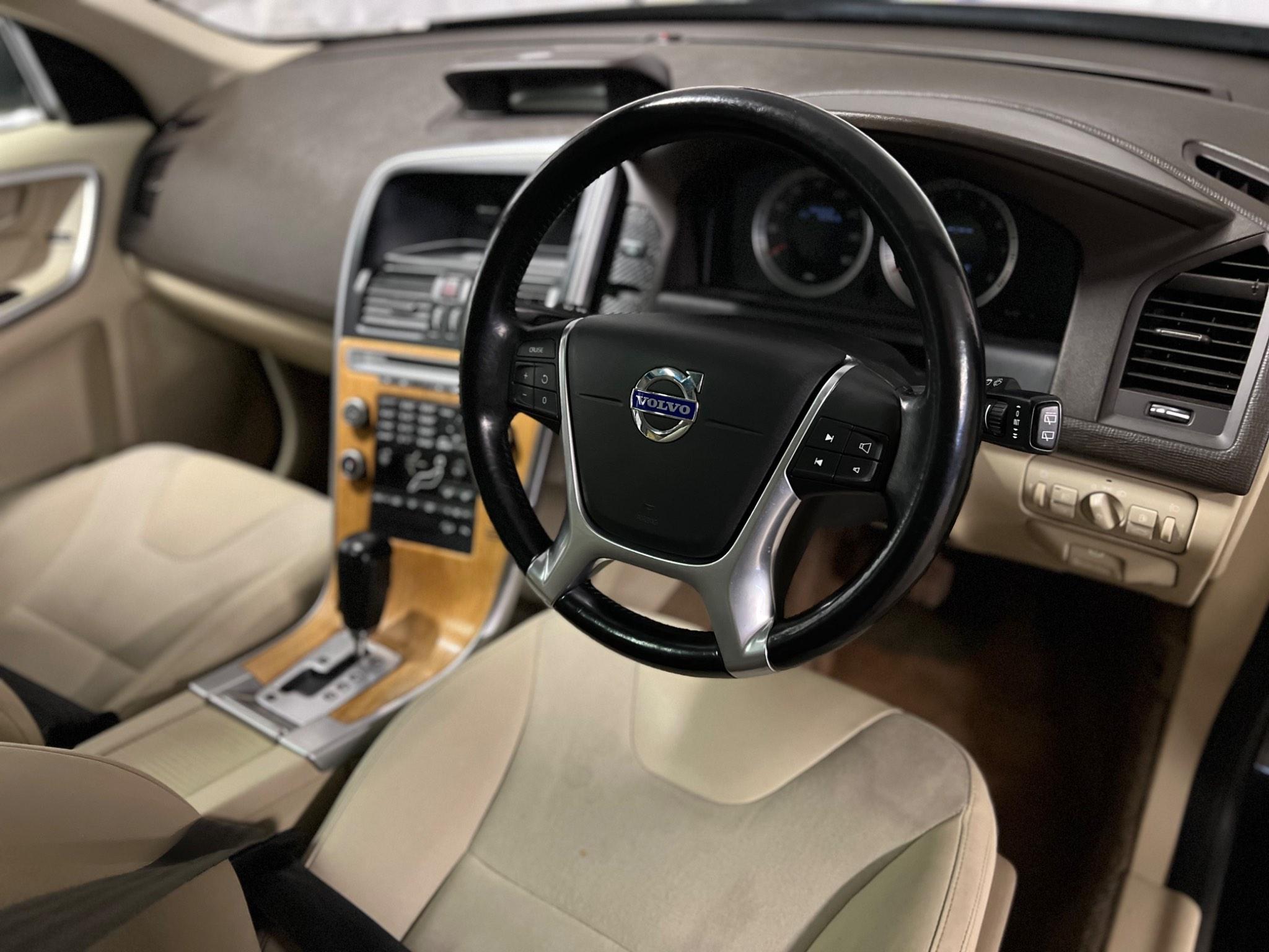 Volvo XC60 view 4