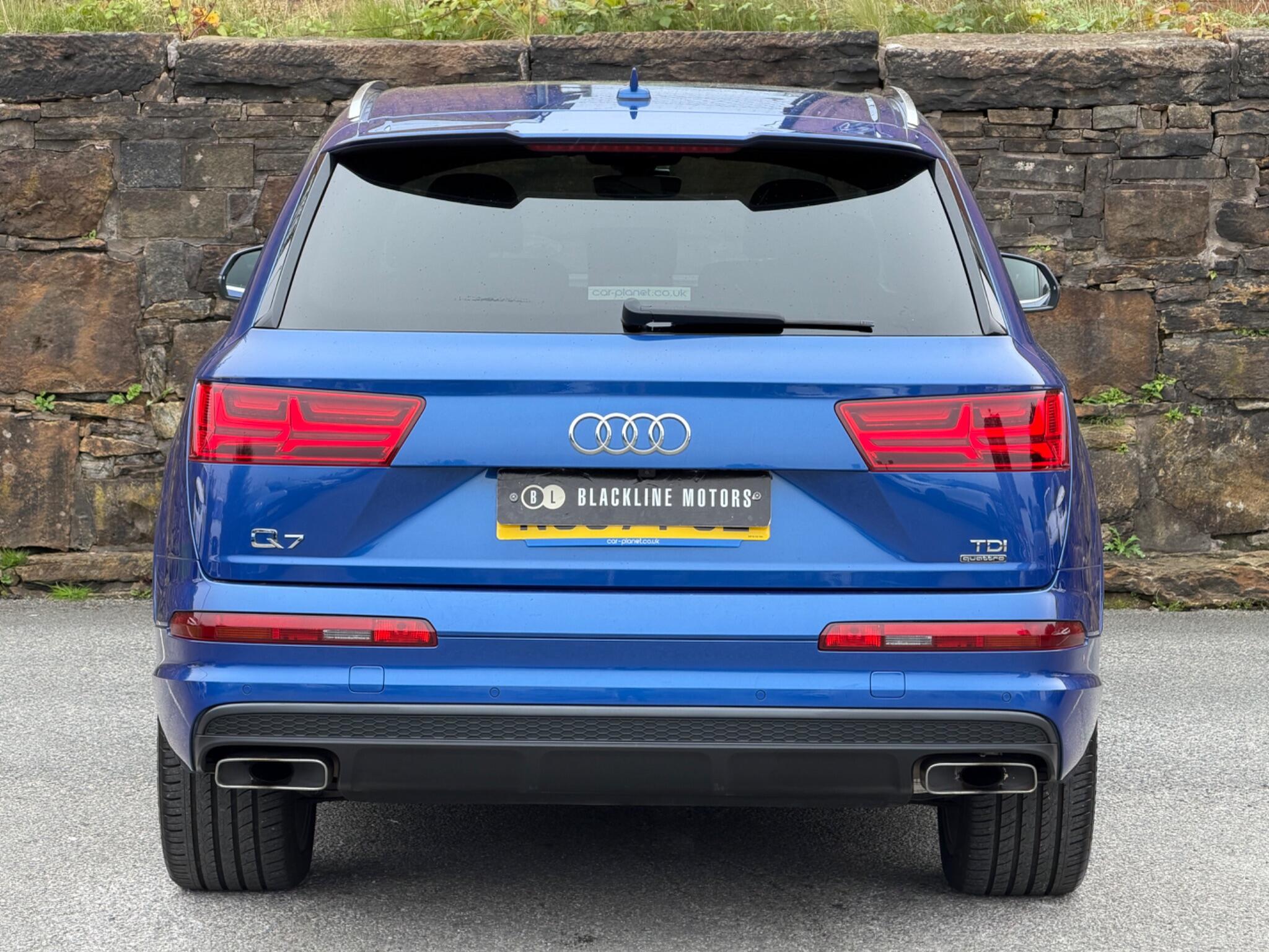 Audi Q7 view 6