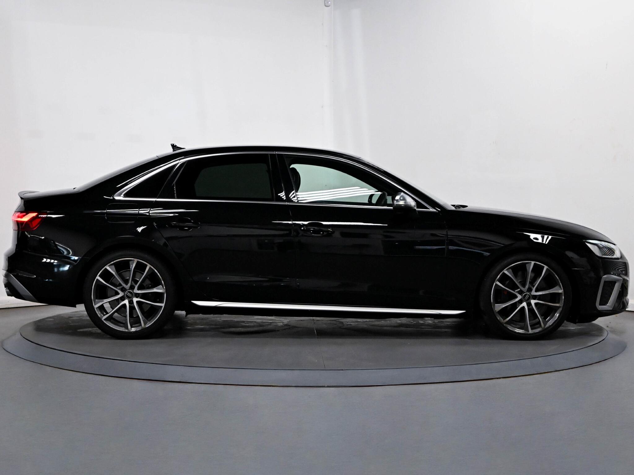 Audi S4 view 19