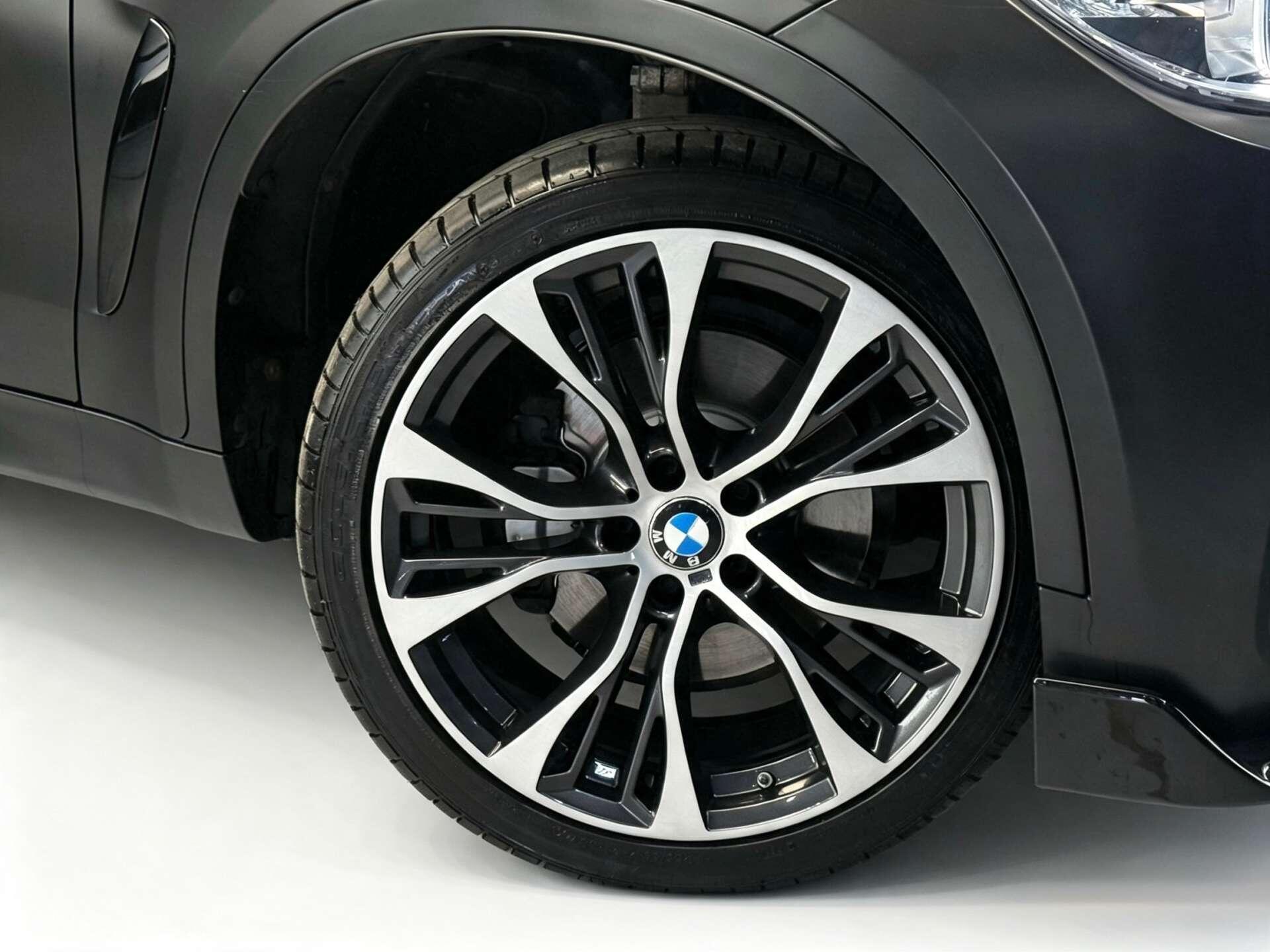 BMW X6 view 3