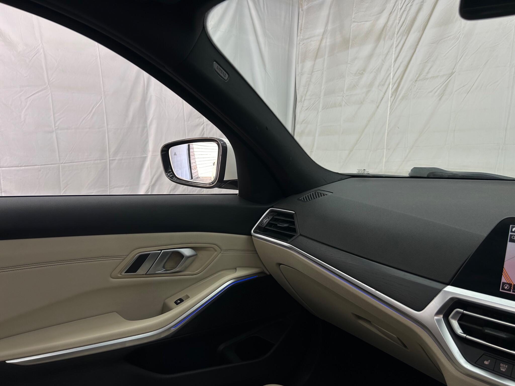 BMW 3 Series view 25