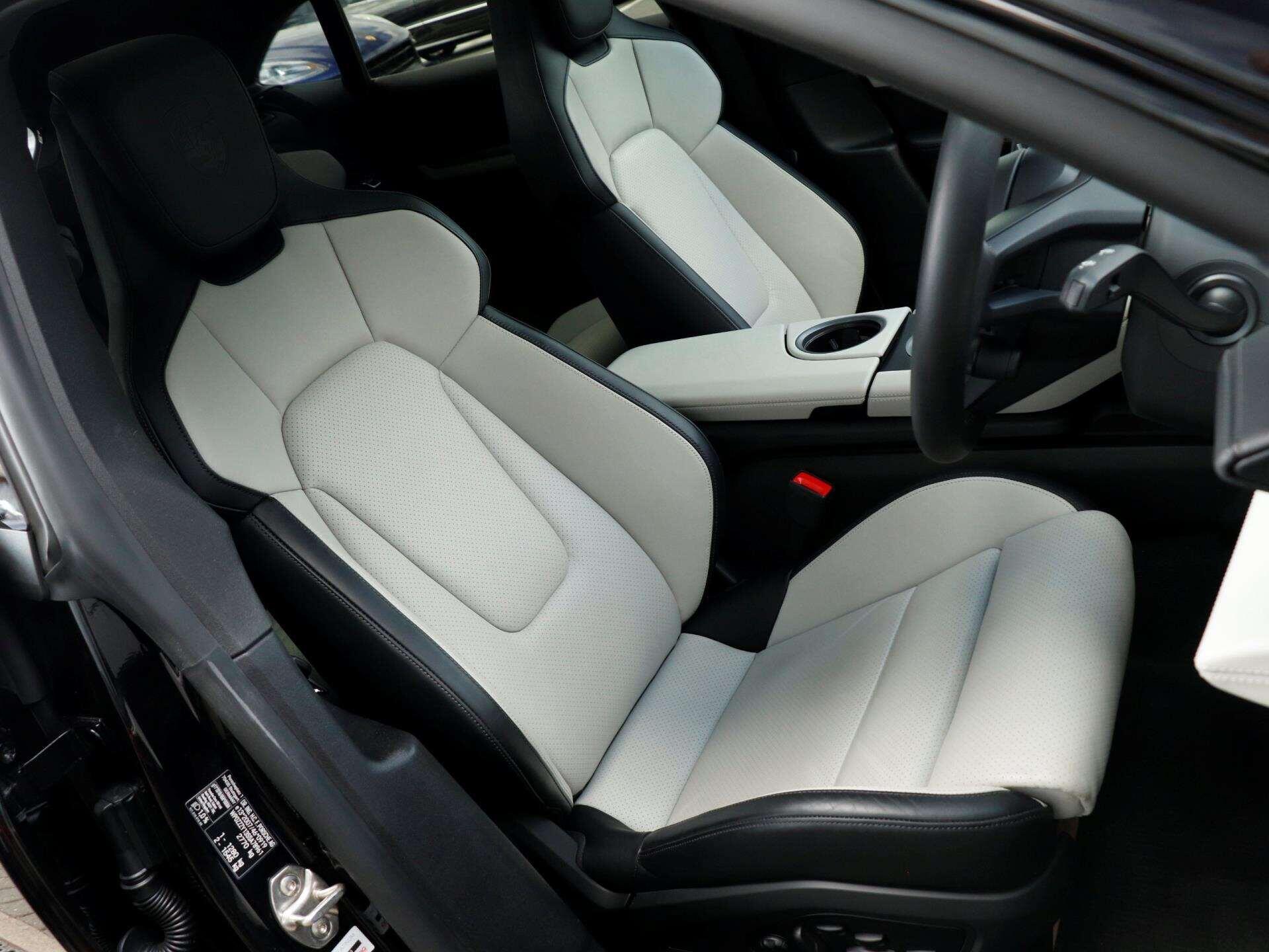 Porsche Taycan view 22