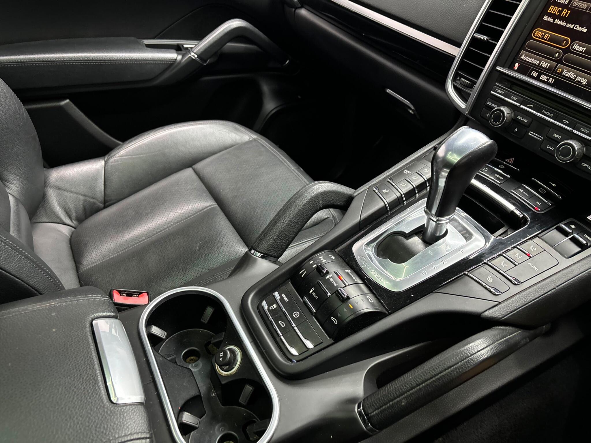 Porsche Cayenne view 9