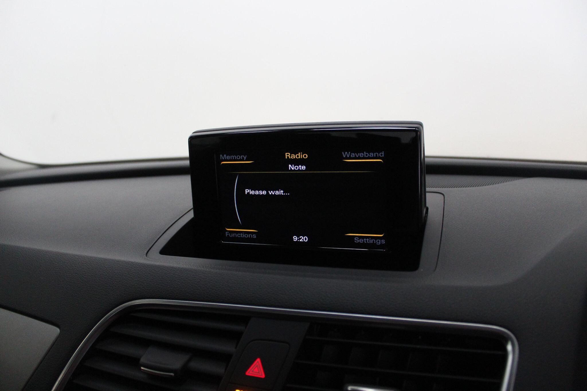 Audi Q3 view 32