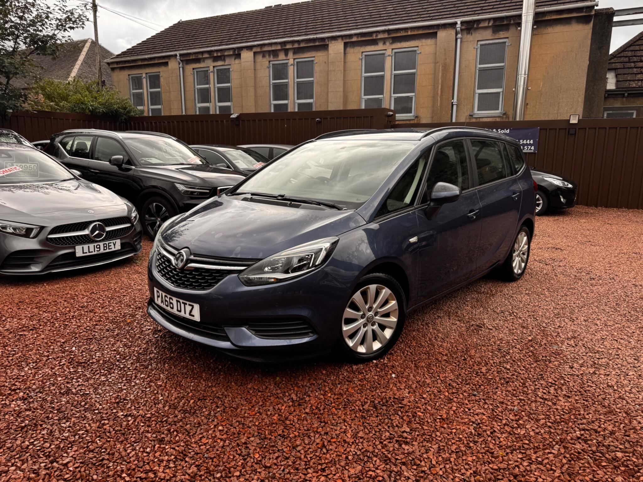 Vauxhall Zafira Tourer view 3