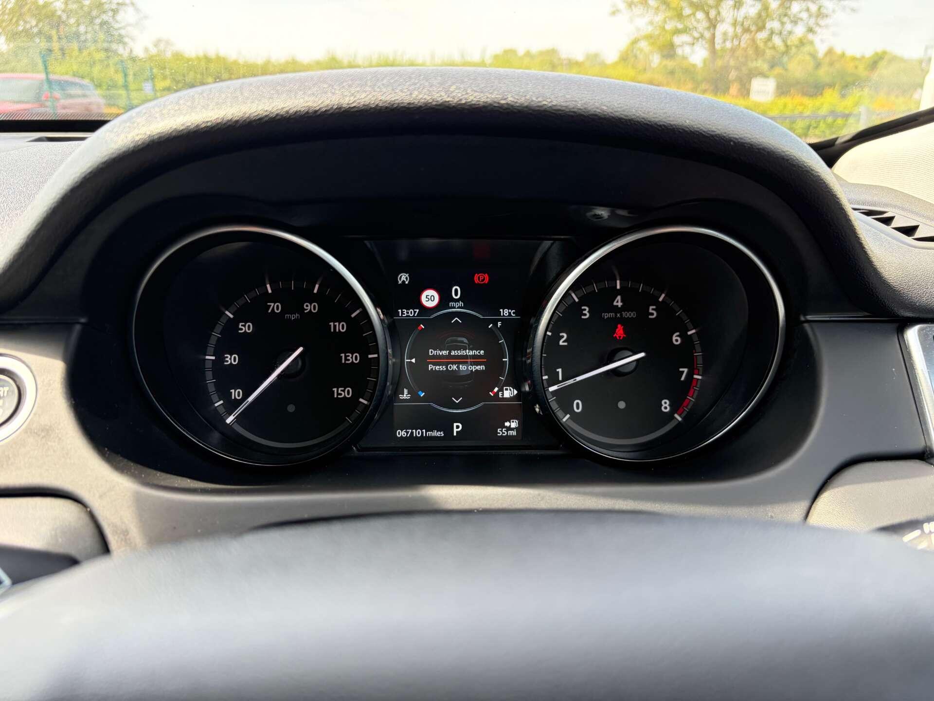 Land Rover Discovery Sport view 41