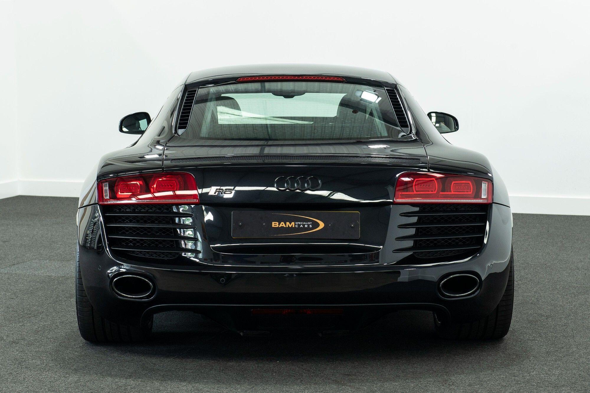 Audi R8 view 6