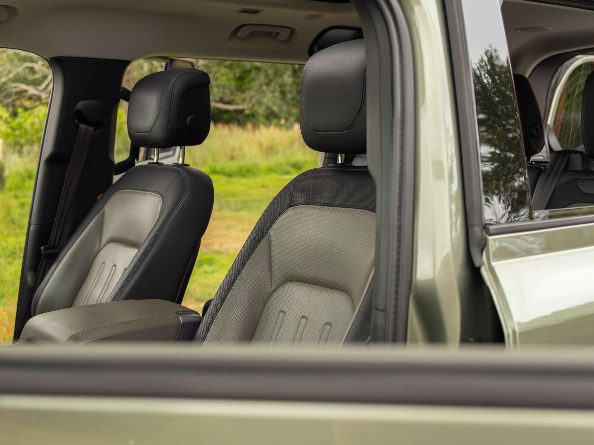 Land Rover Defender view 45