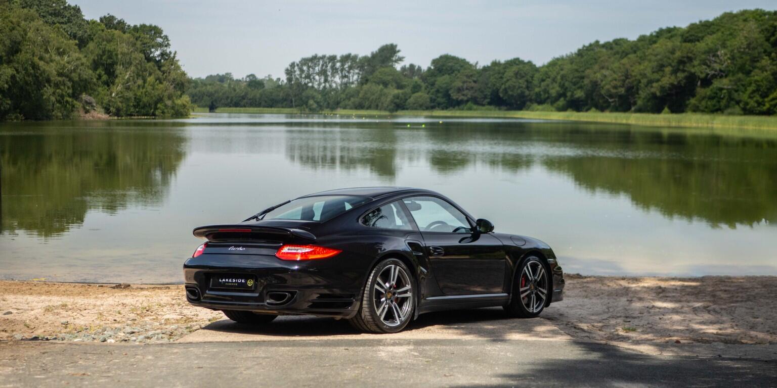 Porsche 911 view 6