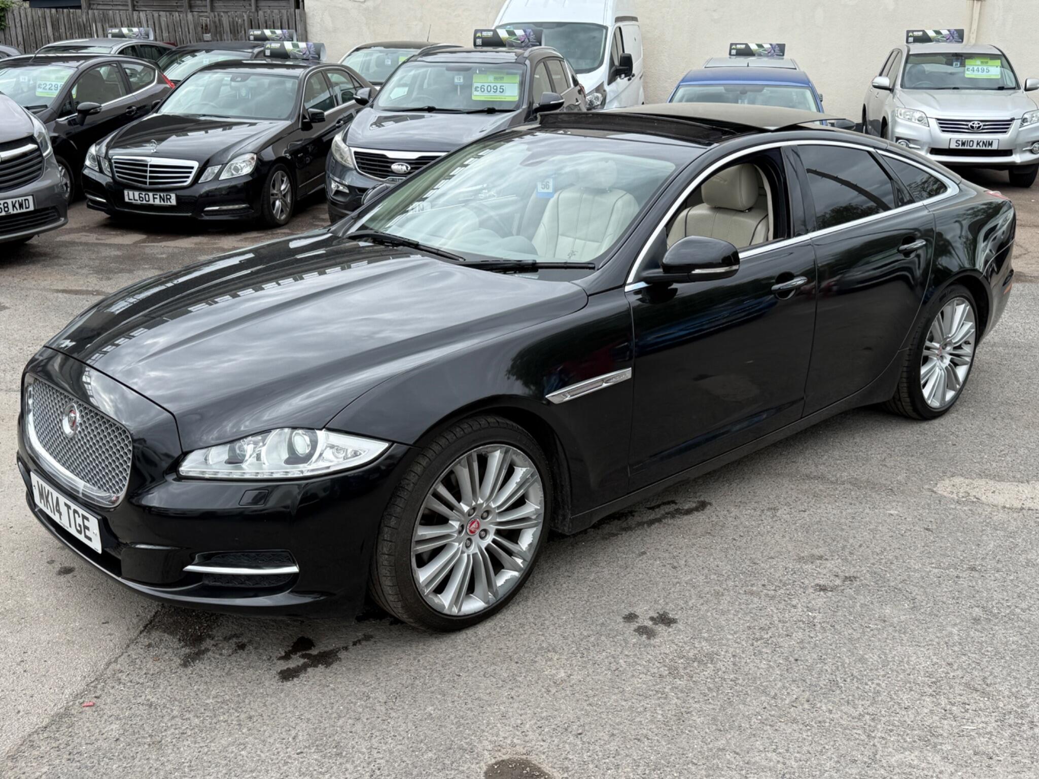 Jaguar XJ - Image 12