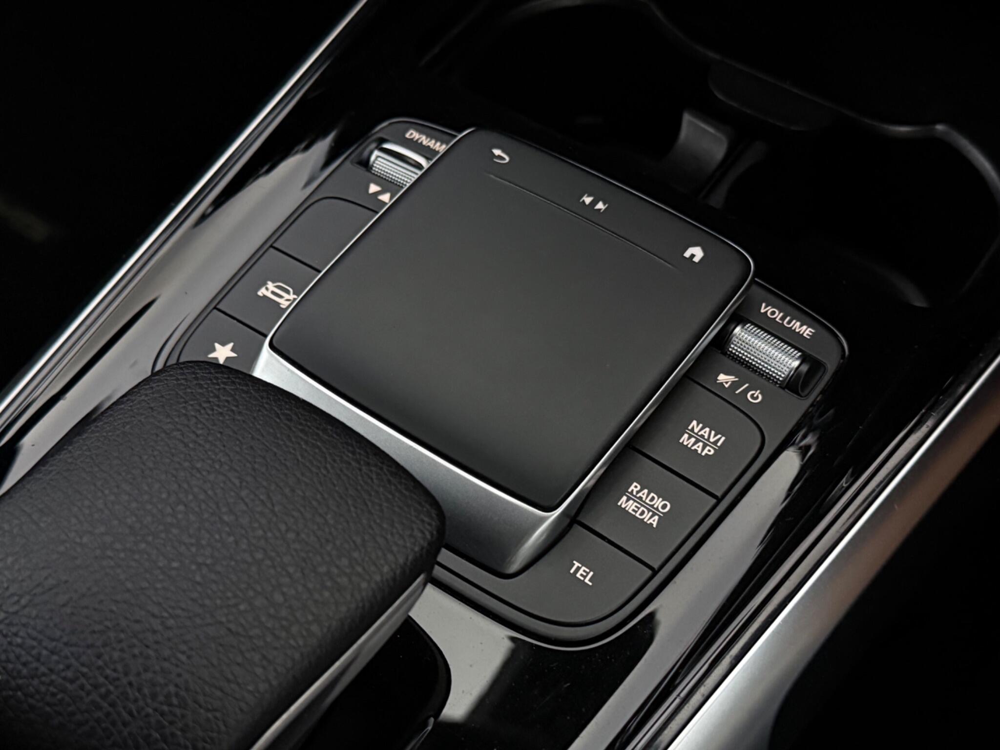 Mercedes-Benz GLB view 22