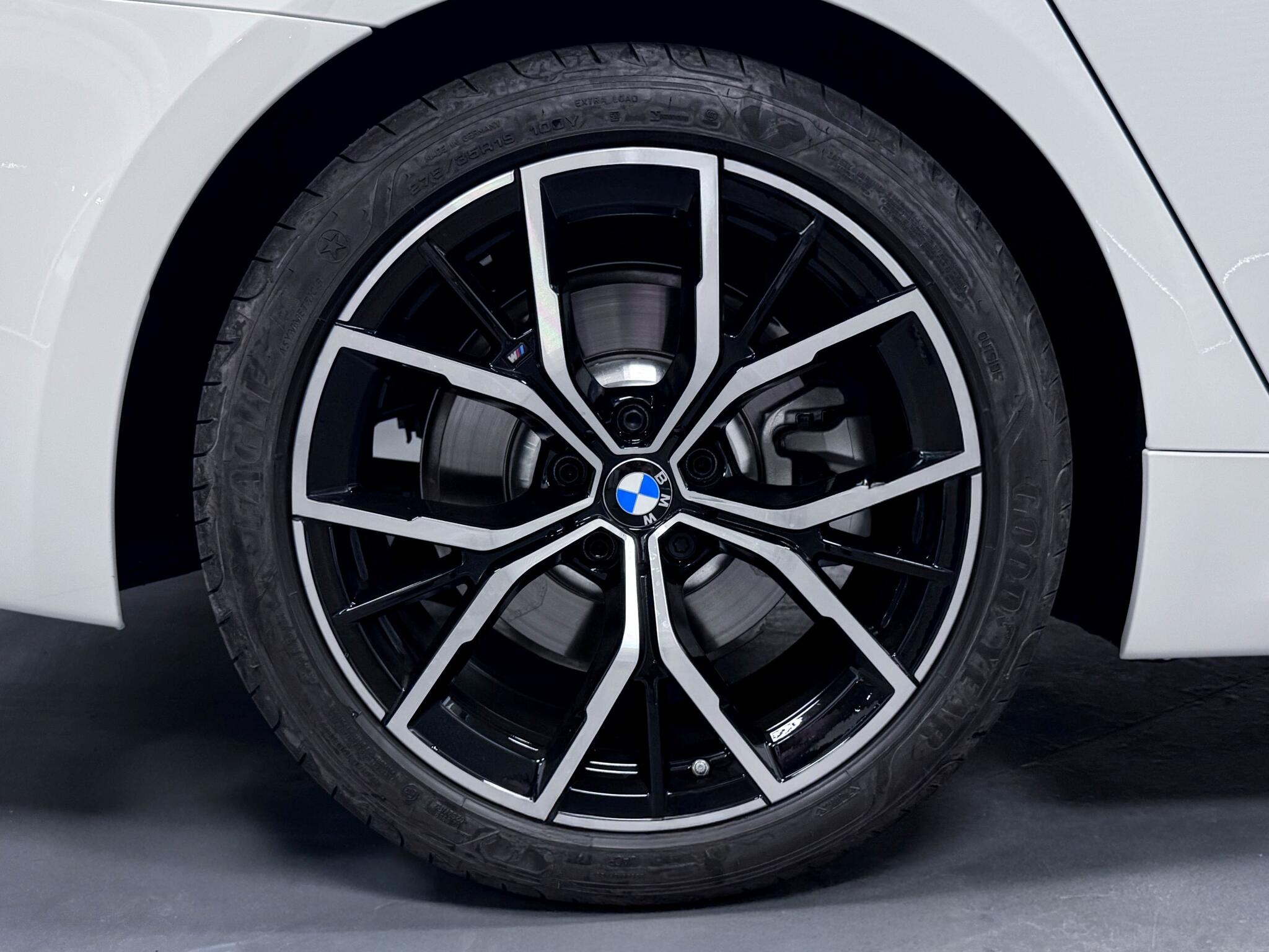 BMW 5 Series view 58