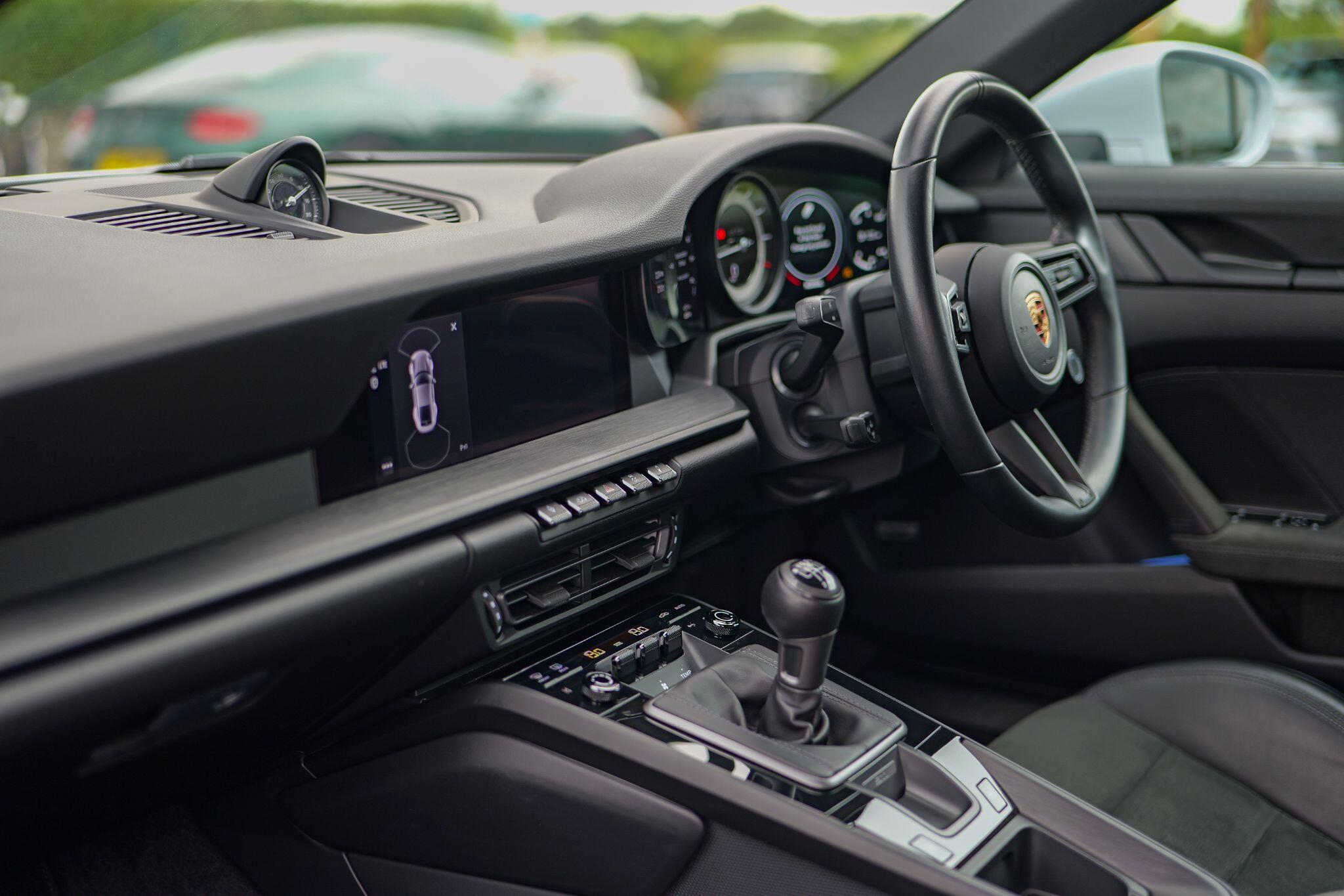 Porsche 911 view 16