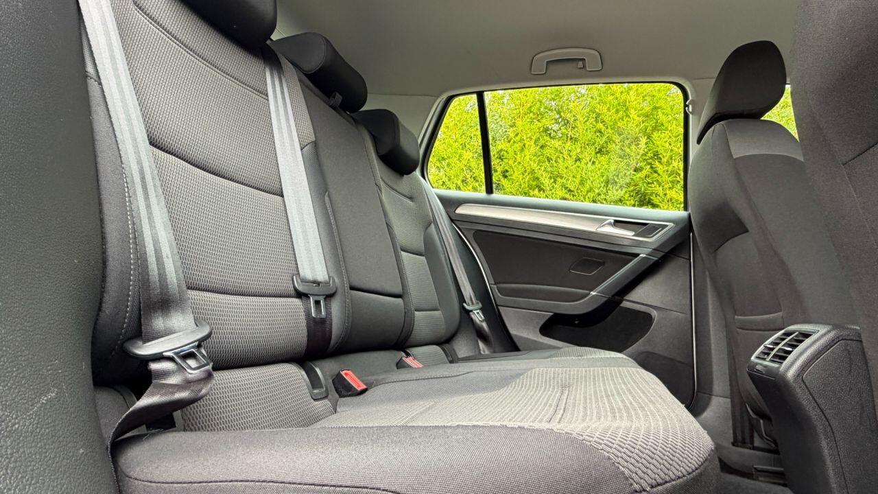 Volkswagen Golf view 13