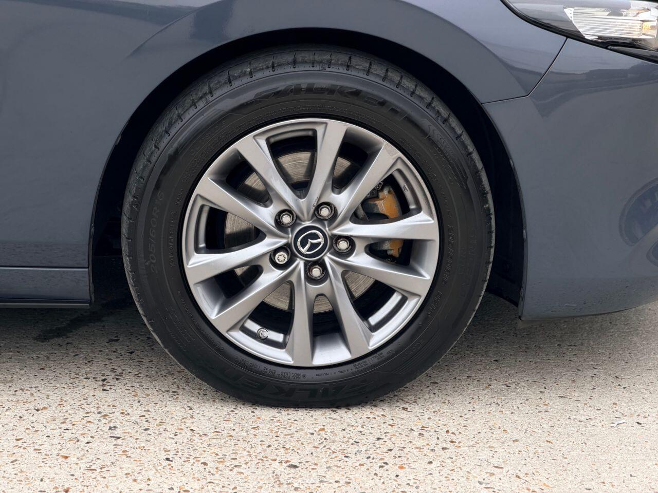 Mazda Mazda3 view 15