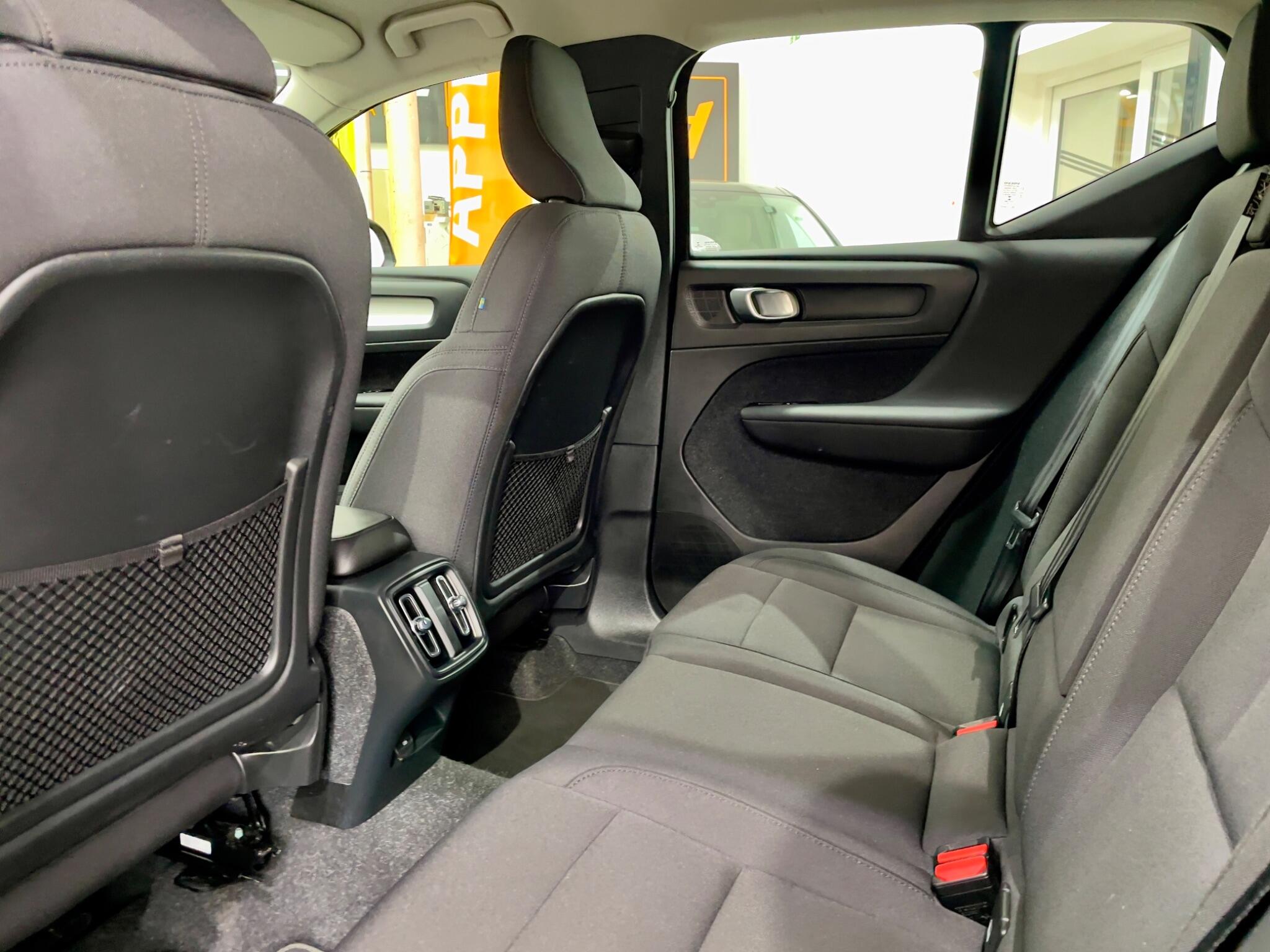 Volvo XC40 view 42