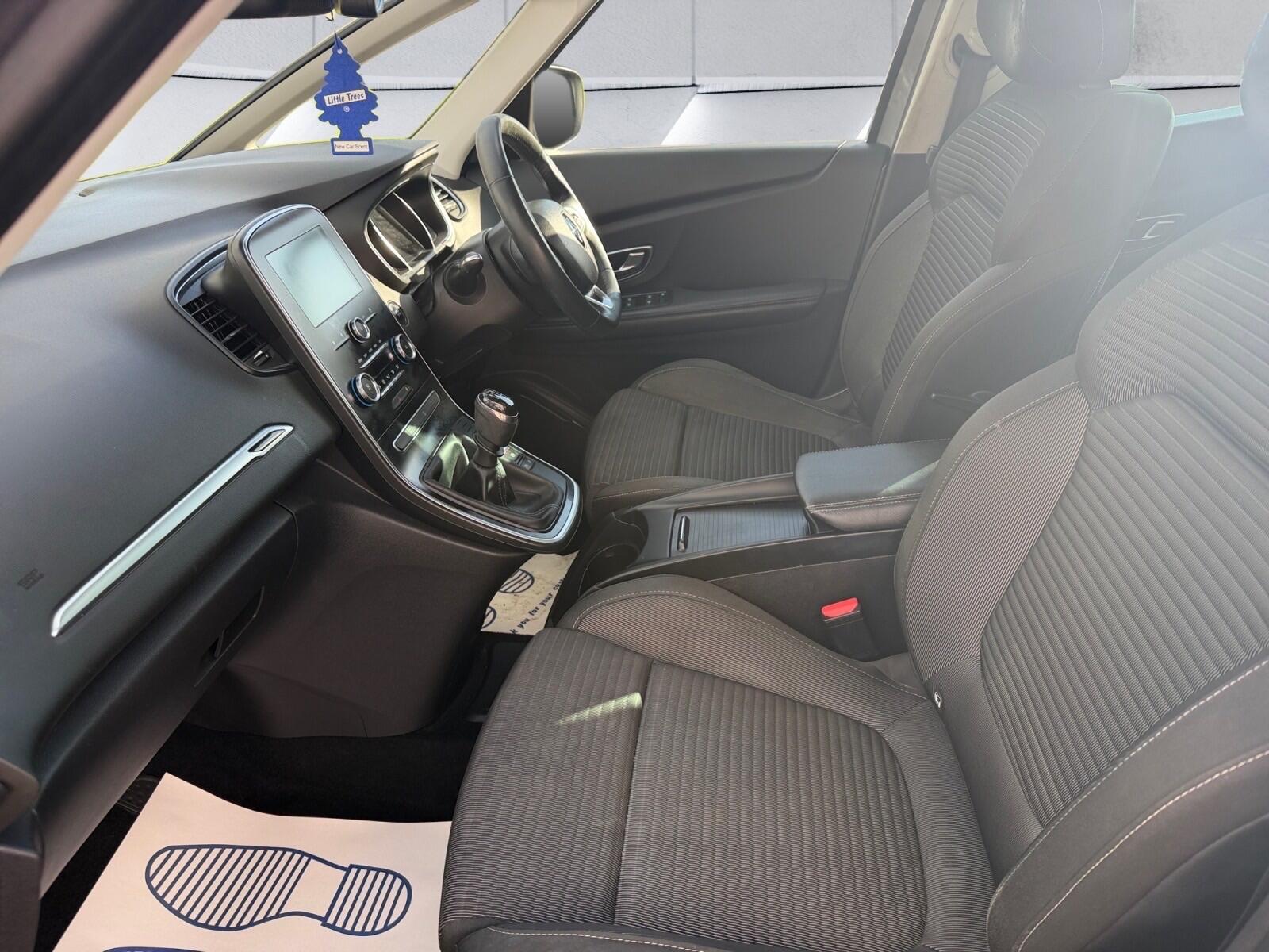 Renault Grand Scenic view 14