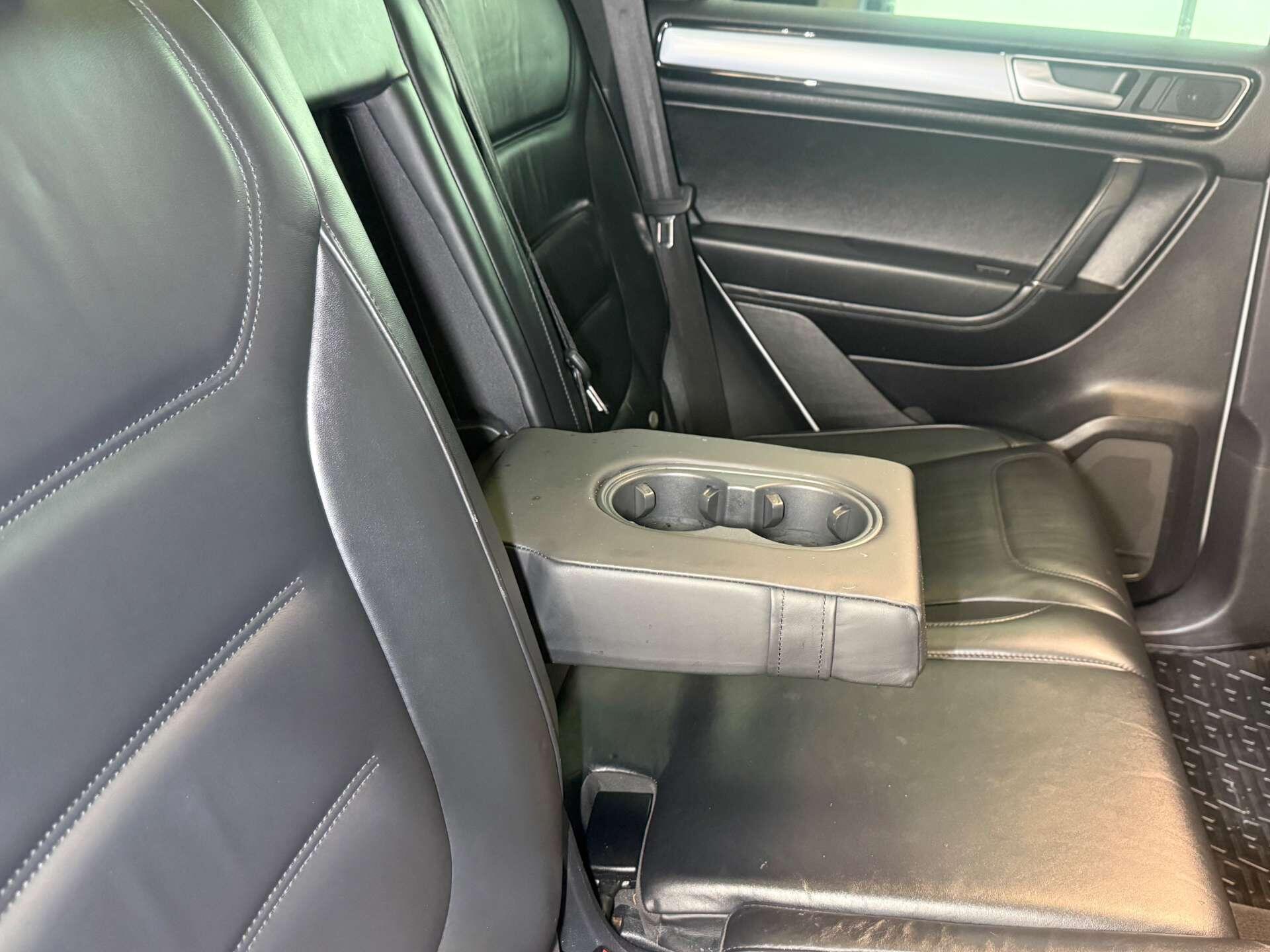 Volkswagen Touareg view 22