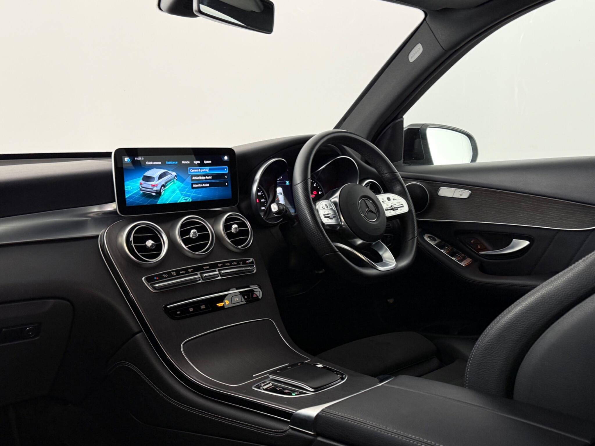 Mercedes-Benz GLC view 4