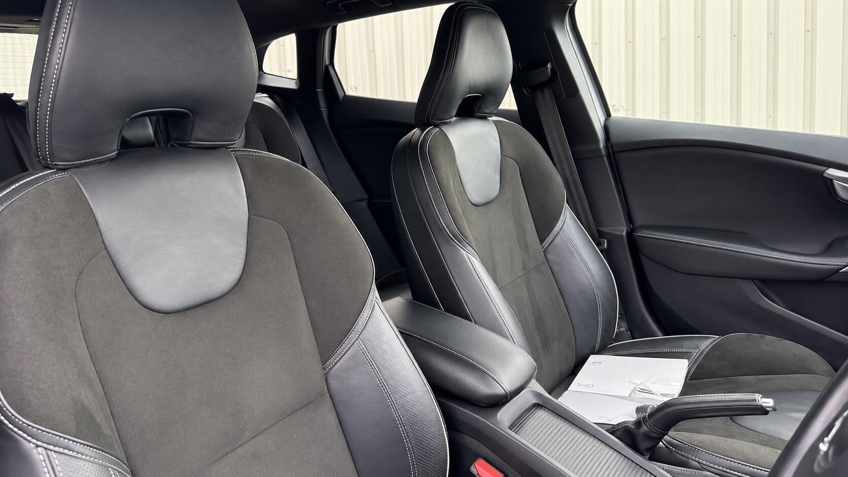 Volvo V40 view 10