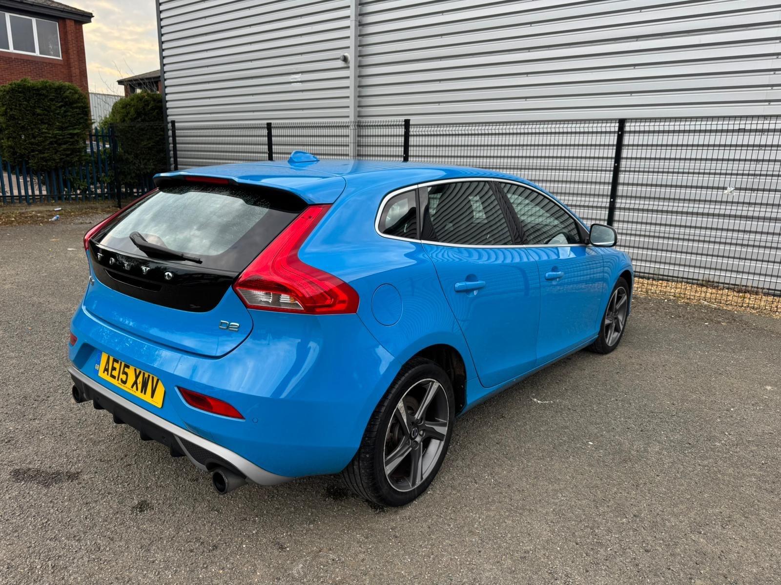 Volvo V40 view 17