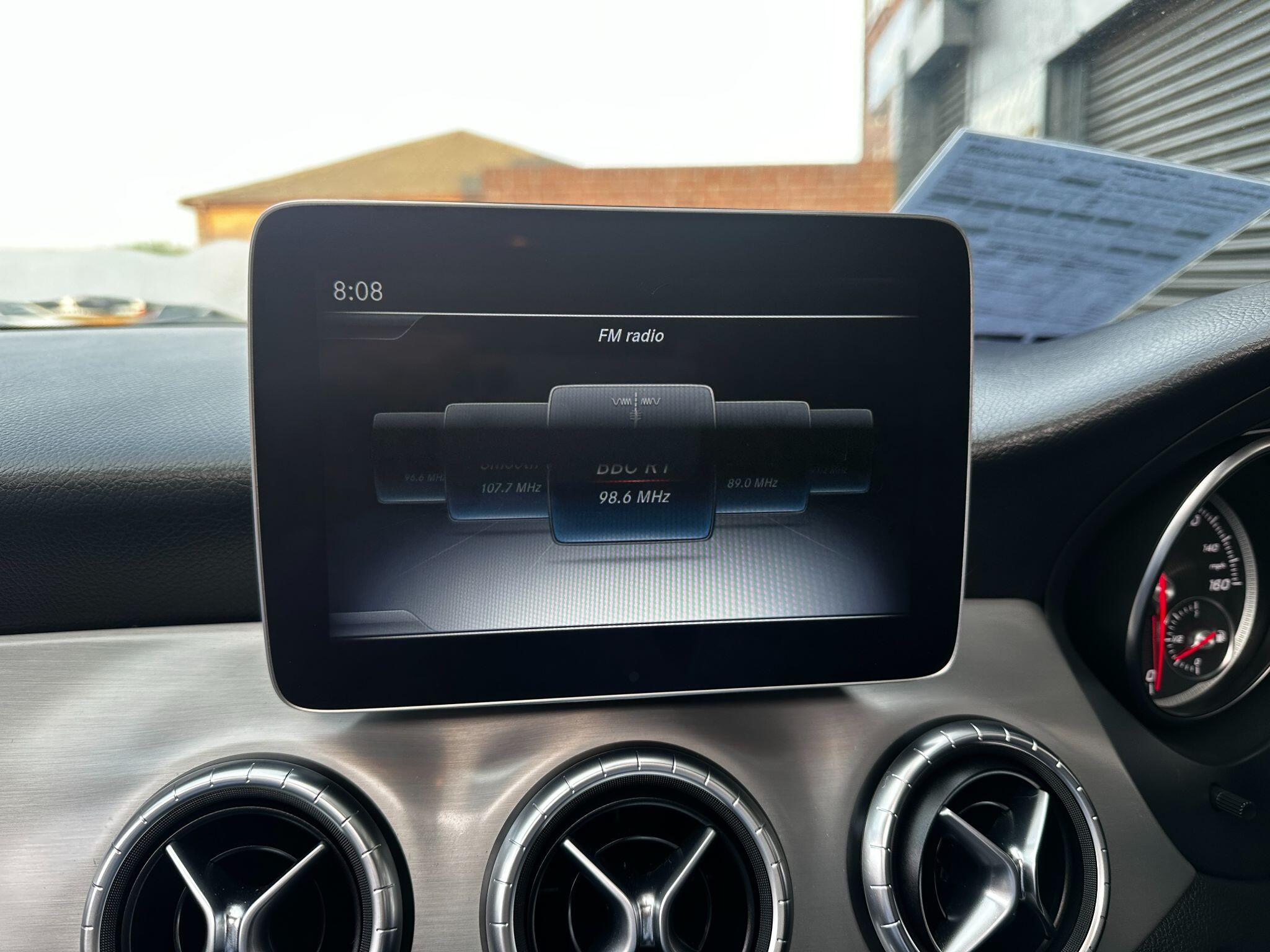 Mercedes-Benz Cla view 13