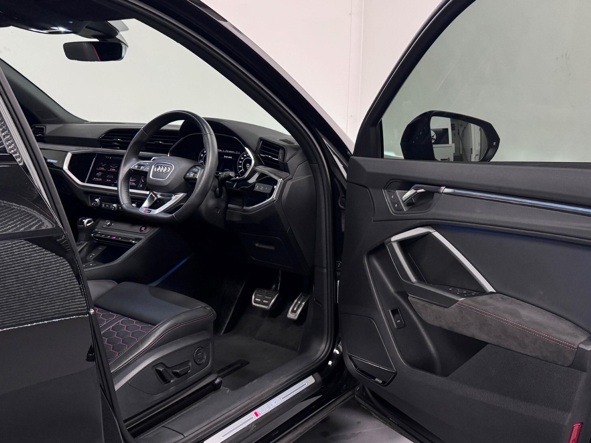 Audi RS Q3 view 40