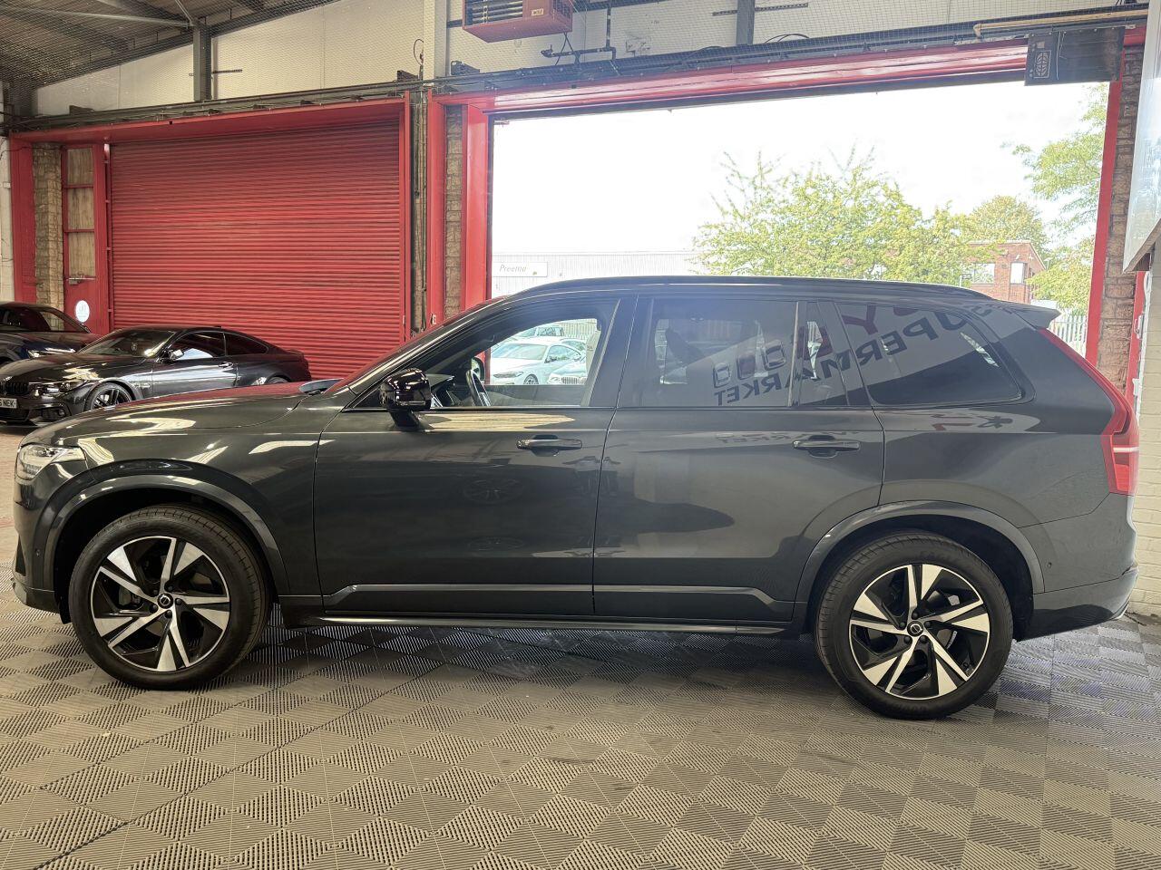 Volvo XC90 view 6