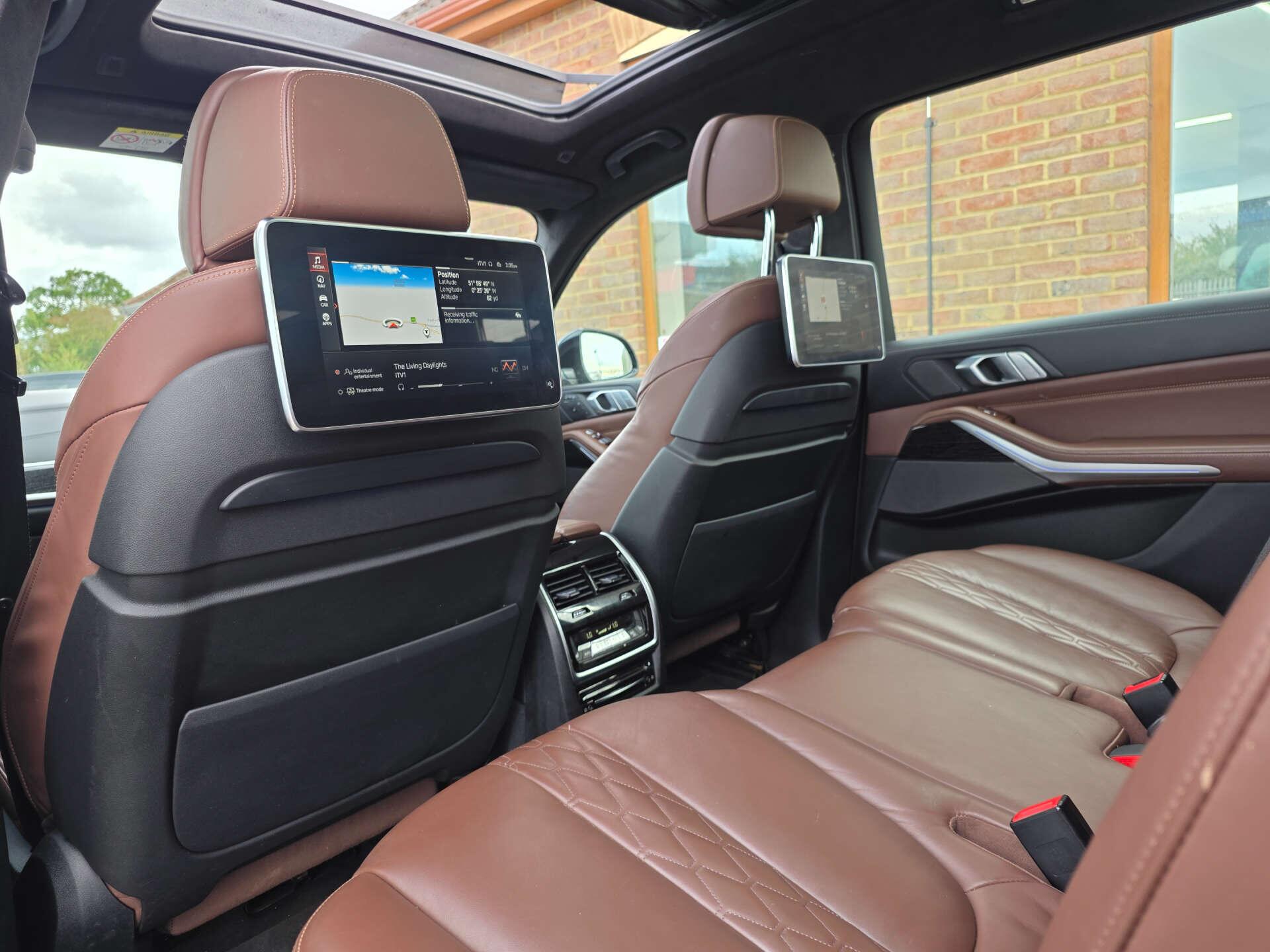 BMW X7 view 23